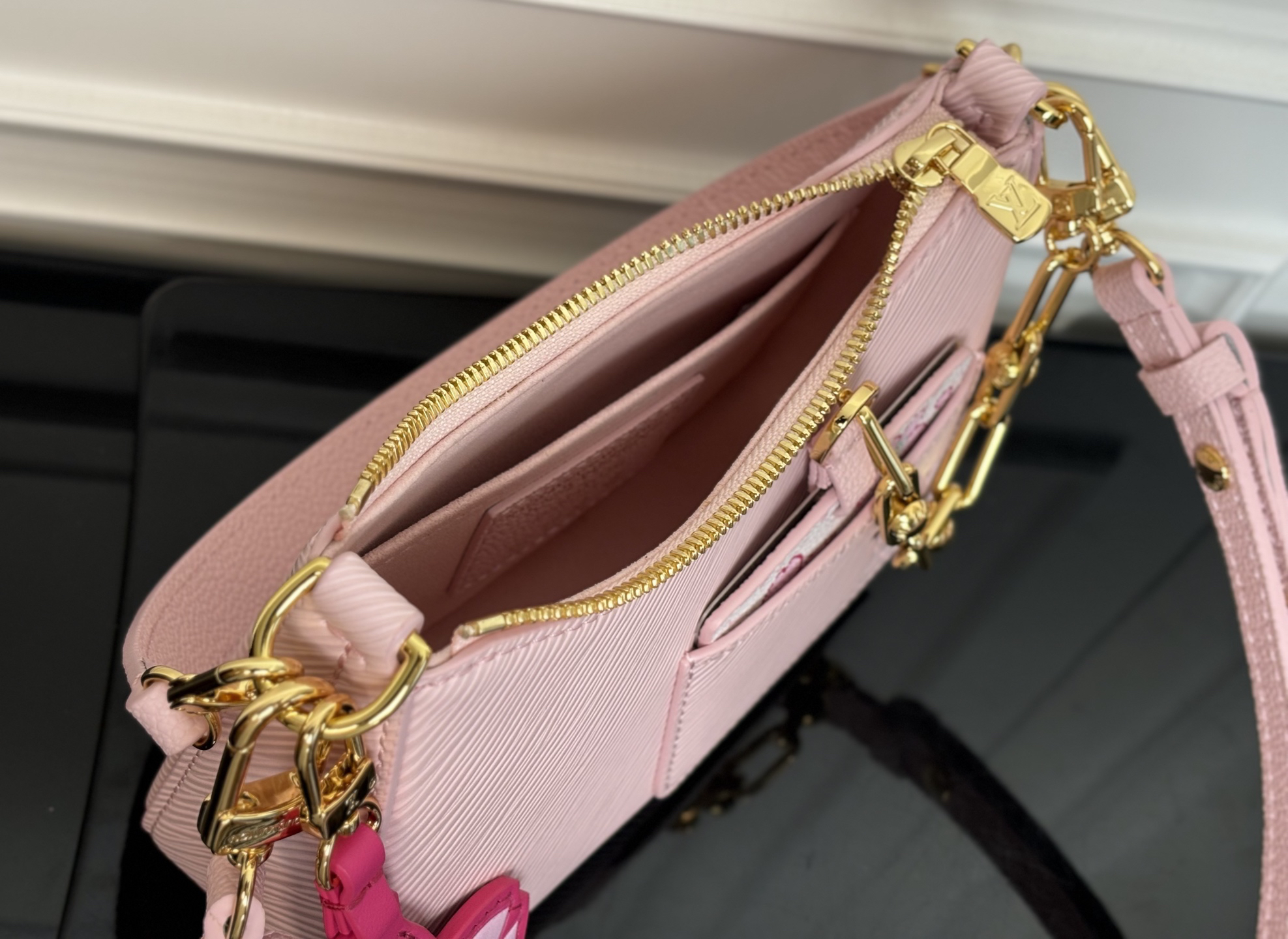 Louis Vuitton x Takashi Murakami M13101 Pink Epi Leather Crossbody Bag - Image 7