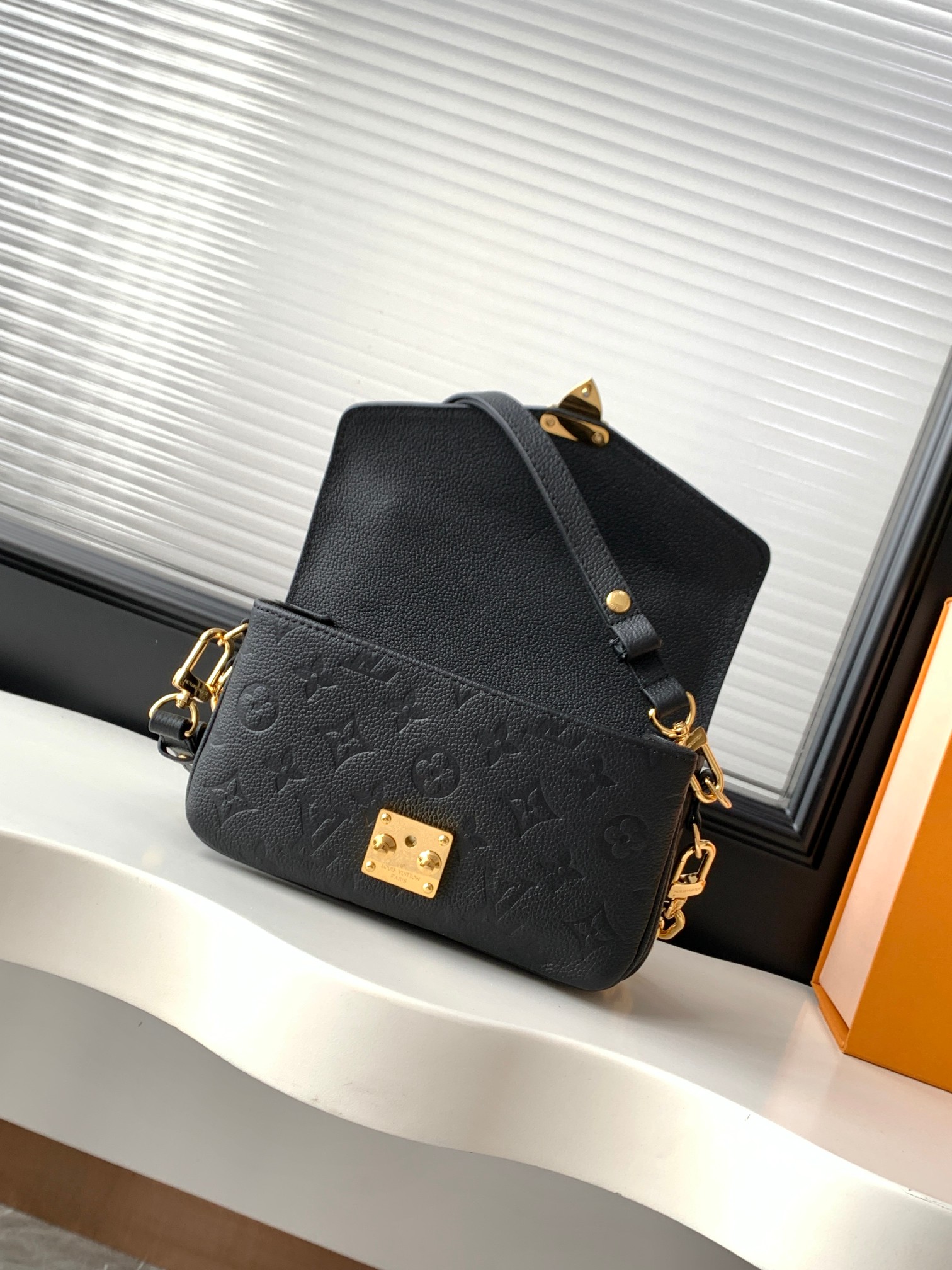 Louis Vuitton Pochette Métis East West Handbag - Image 7