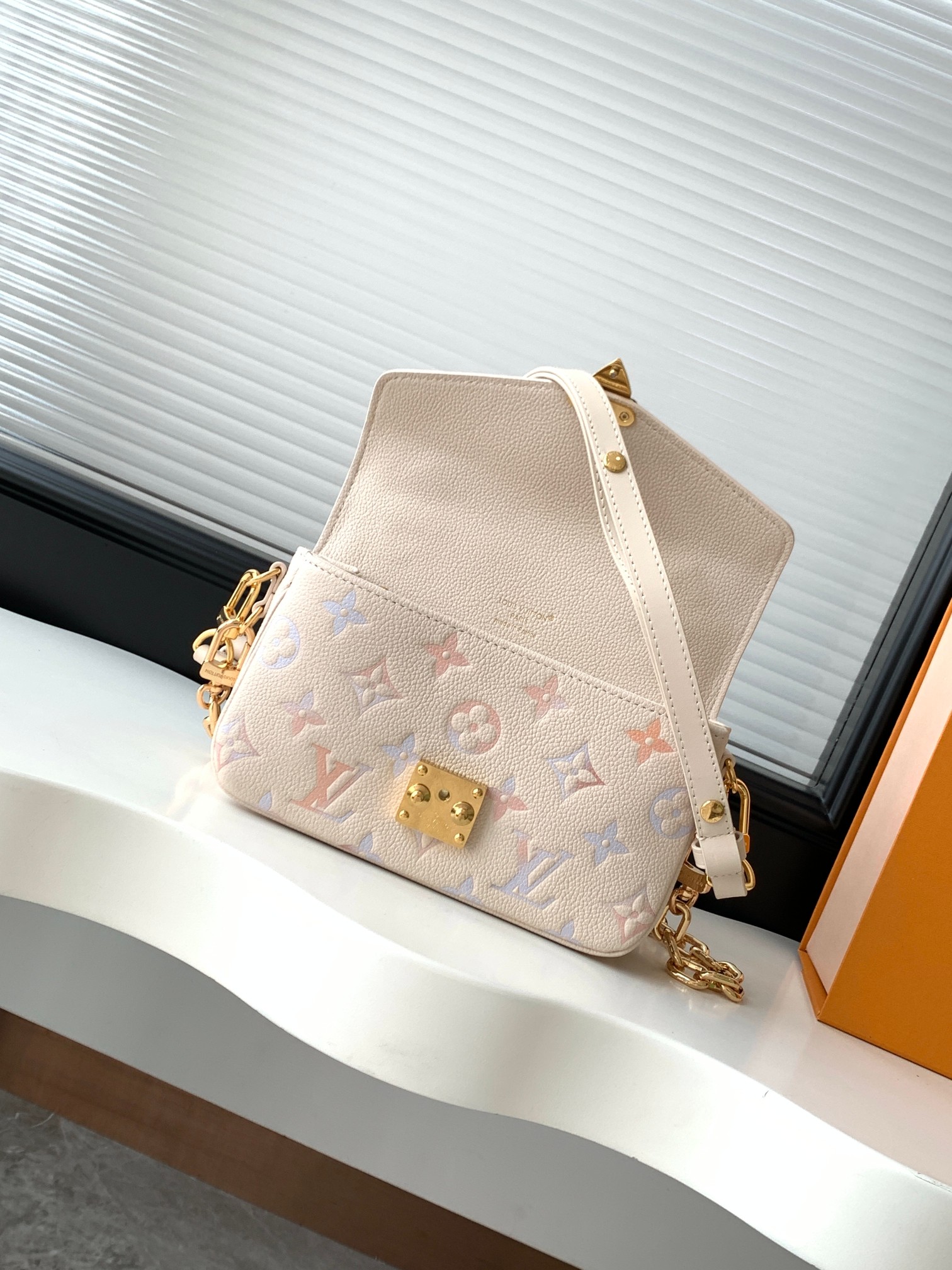 Louis Vuitton Pochette Métis East West Shoulder Bag – Dream Monogram - Image 7