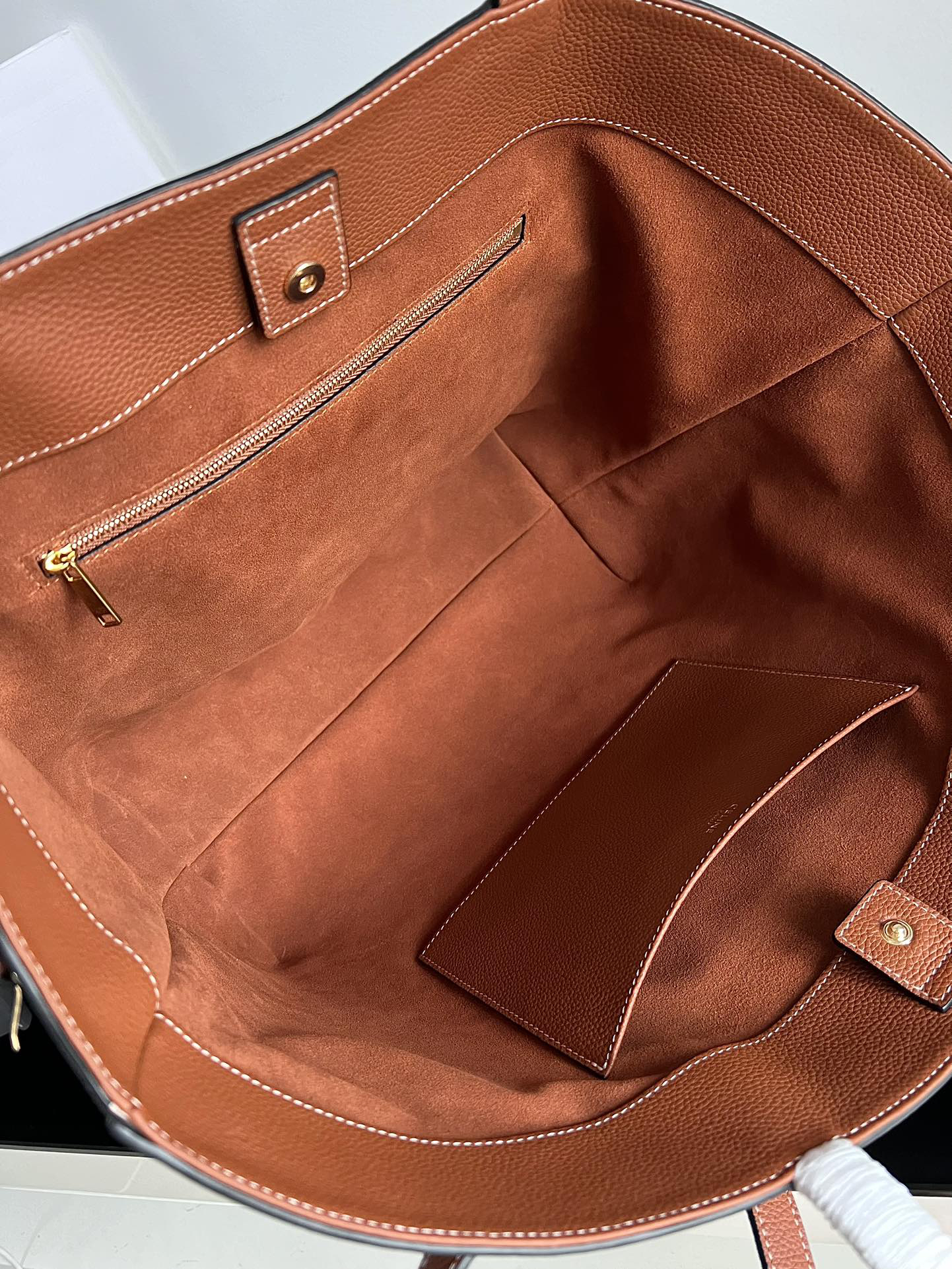 Celine CUIR Series CABAS Anaïs Grained Calfskin Tote Bag - Image 7