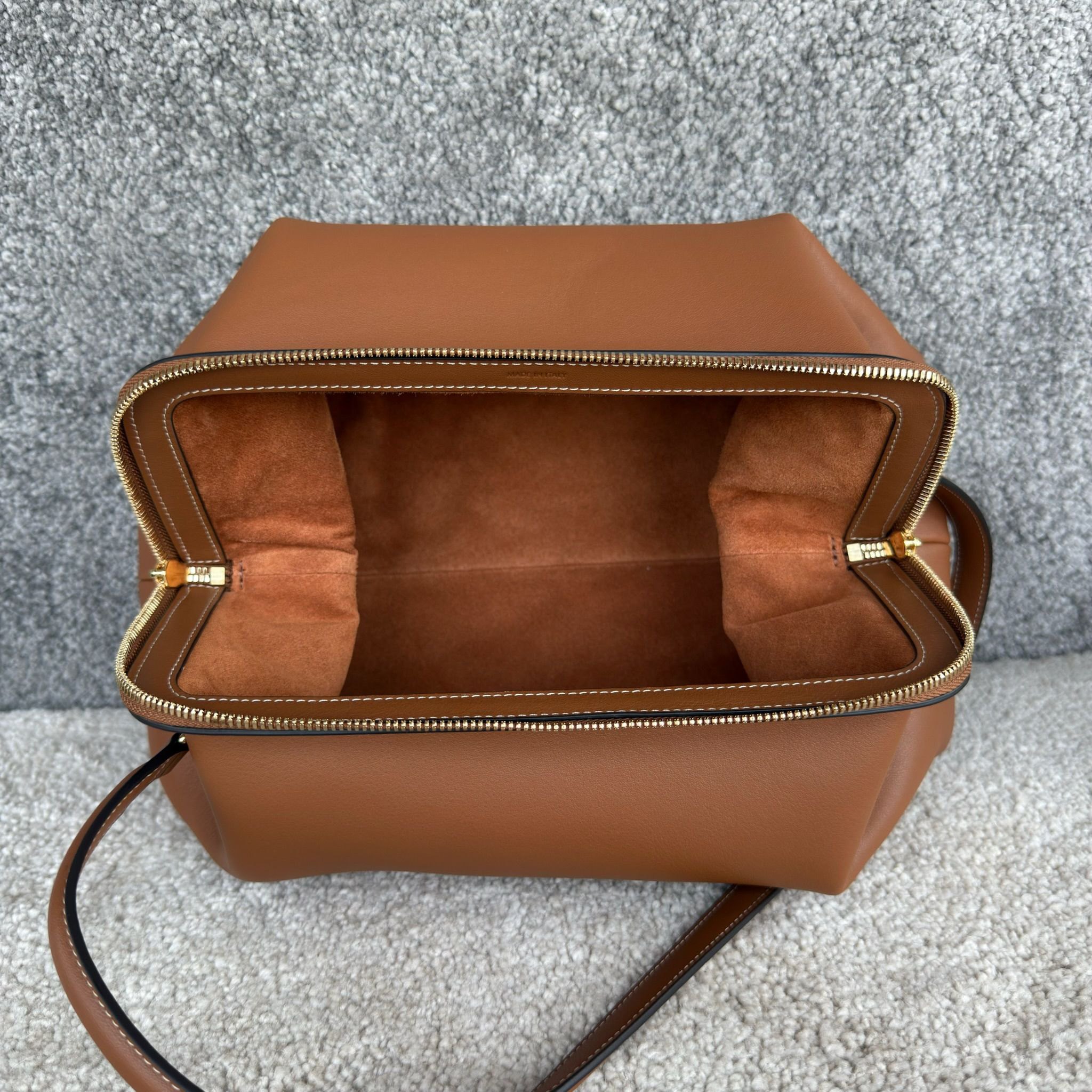 DOCTOR UCH Leather Handbag - Image 7