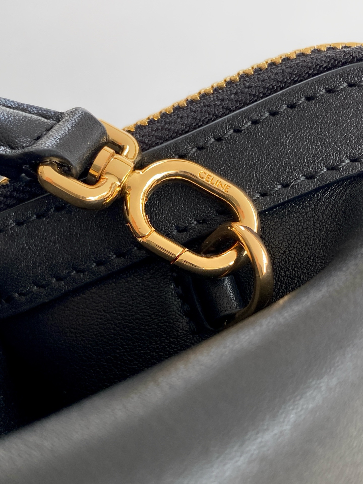 CE DOCTOR UCH Small Calfskin Handbag - Image 7
