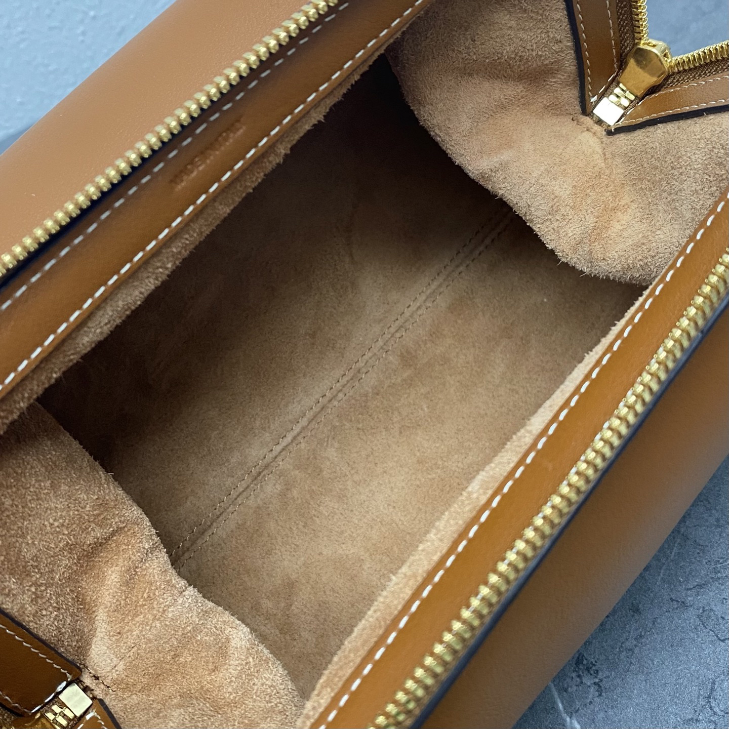 Ce Doctor Small Leather Crossbody Bag - Image 7