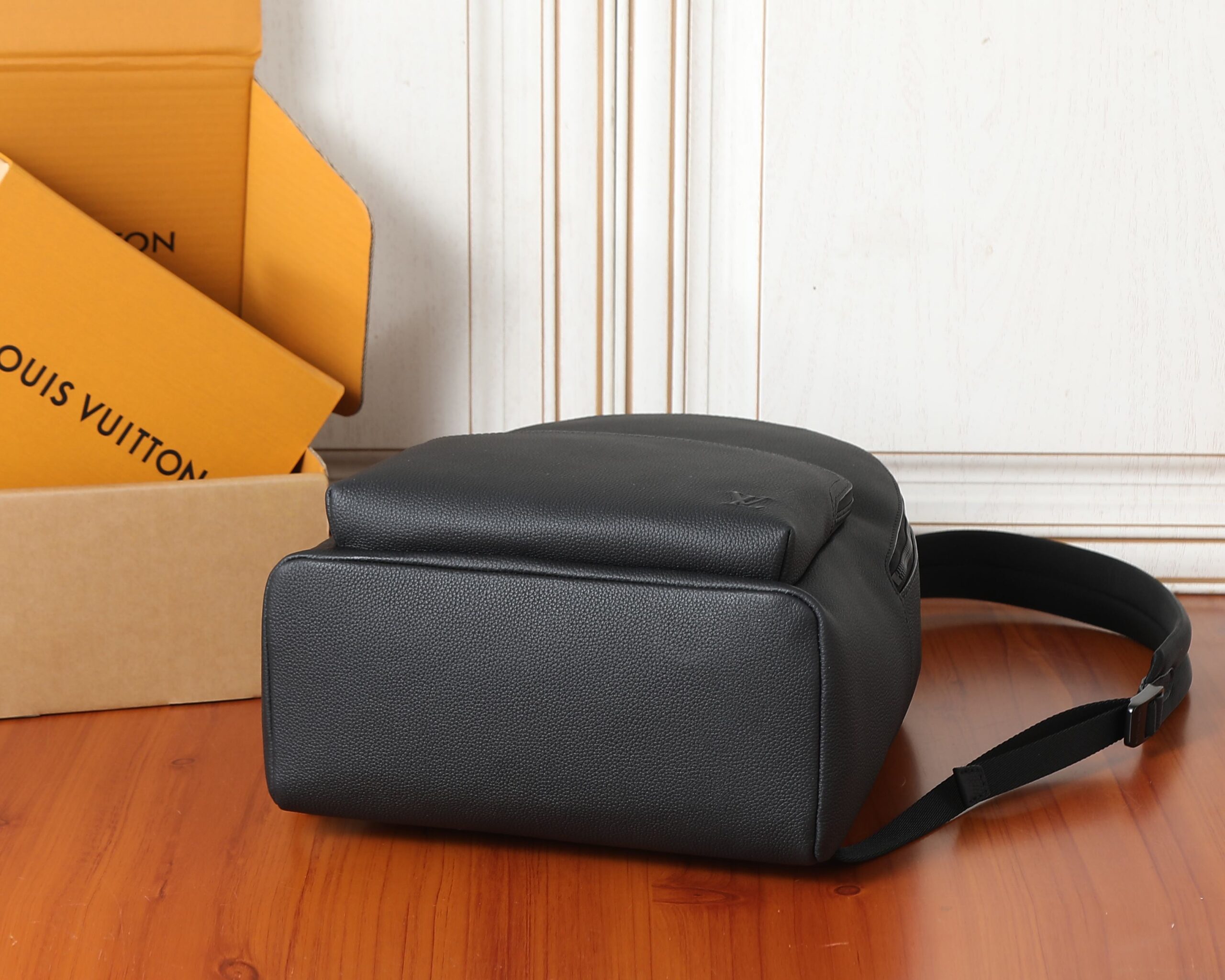 Louis Vuitton Discovery Work Shoulder Bag - Image 7