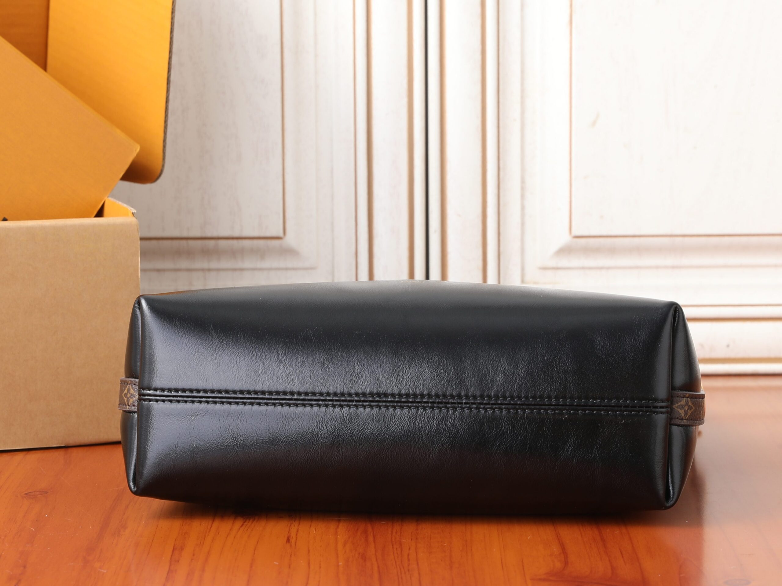 Multipass Handbag in Crackle Leather and Monogram Canvas - Image 7