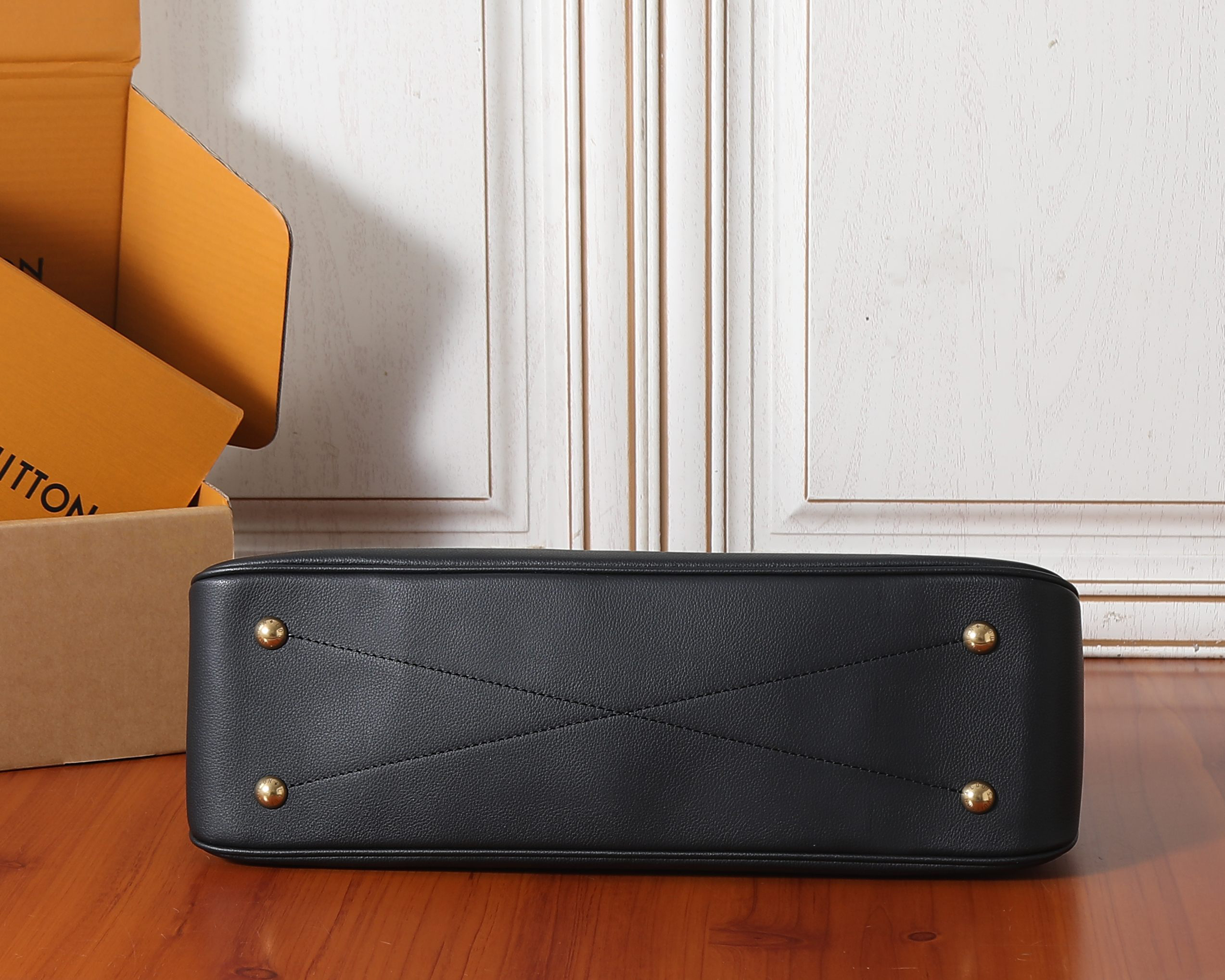 Low Key Duffle Tote - Image 7