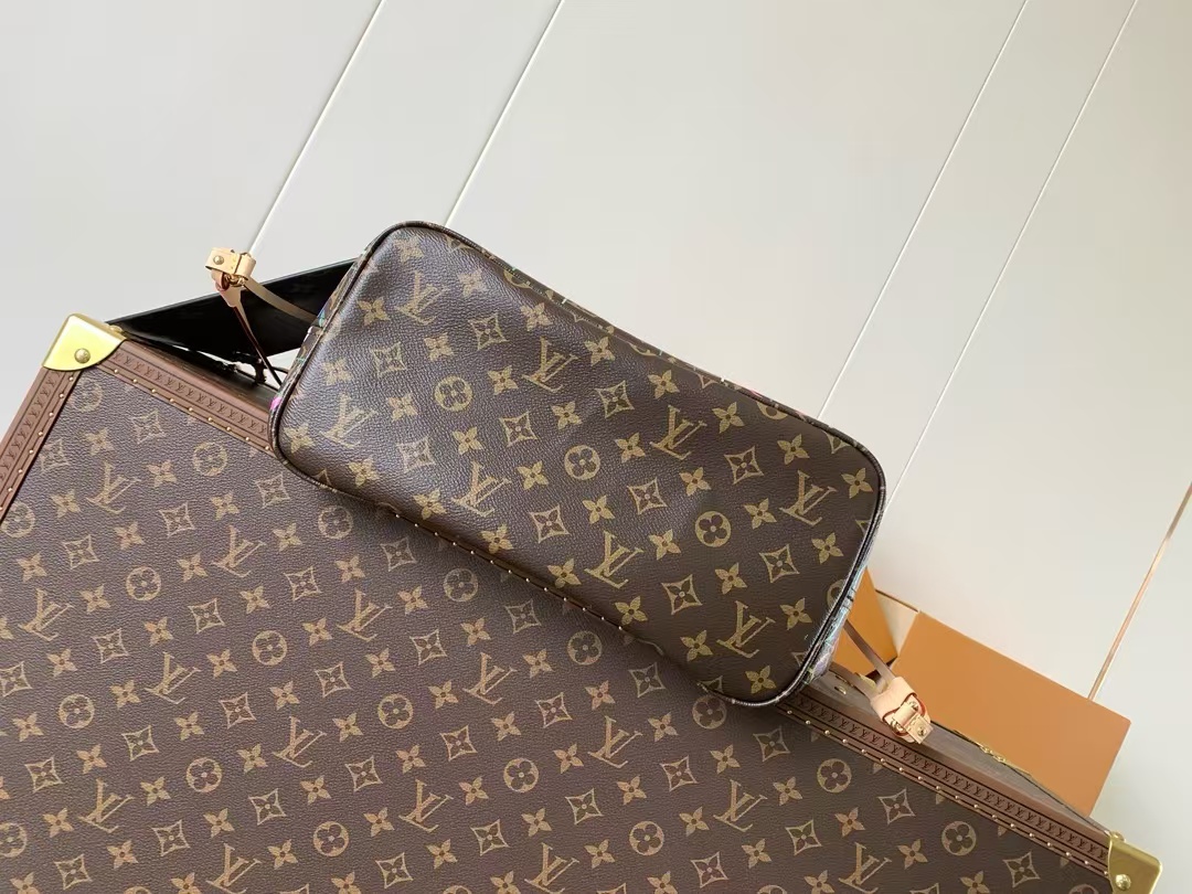 Louis Vuitton Neverfull MM Monogram Canvas Tote Bag - Image 7