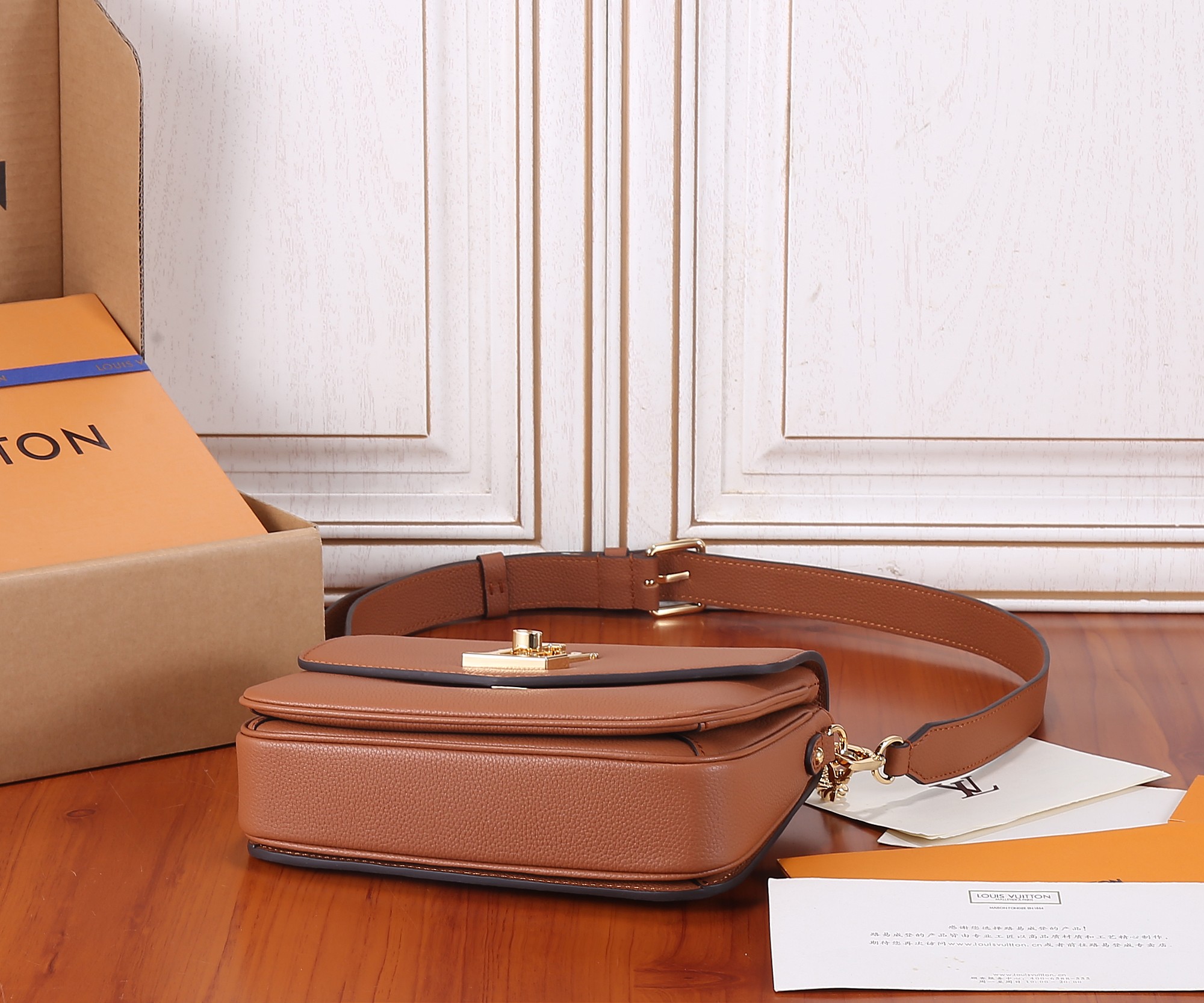 Oxford Leather Crossbody Bag with Detachable Straps - Image 7