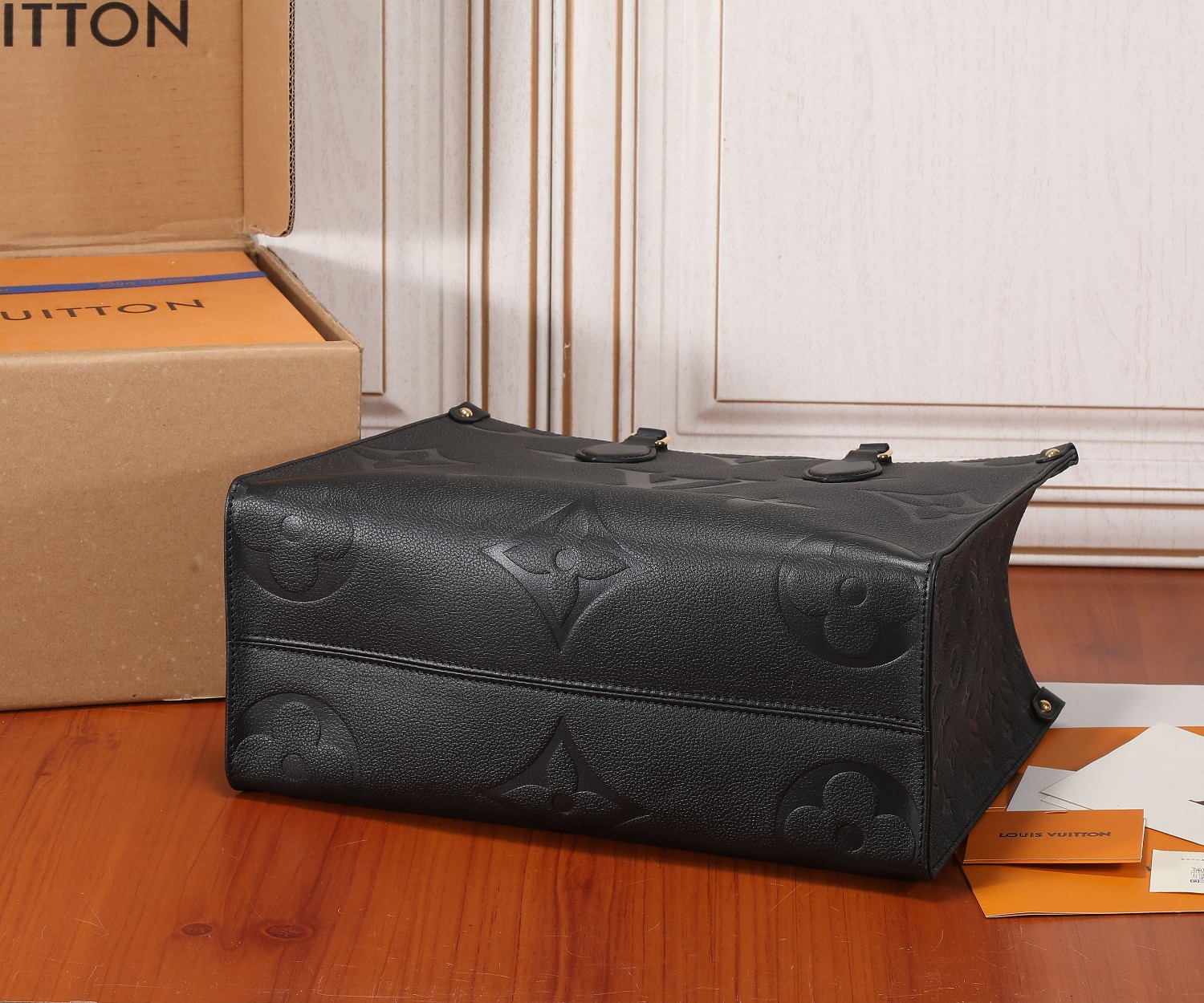 Louis Vuitton OnTheGo MM Monogram Leather Tote Bag - Image 7