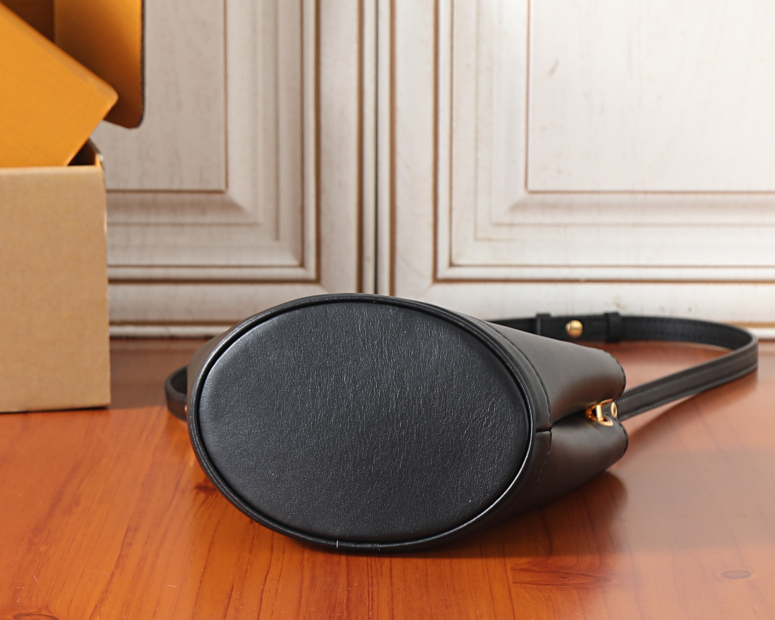 Louis Vuitton LV Bloom Mini Hobo Bag - Image 7