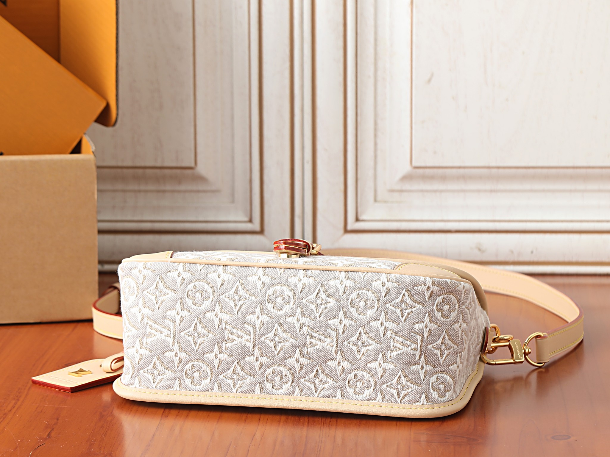 Louis Vuitton Diane Monogram Emblème Shoulder Bag - Image 7