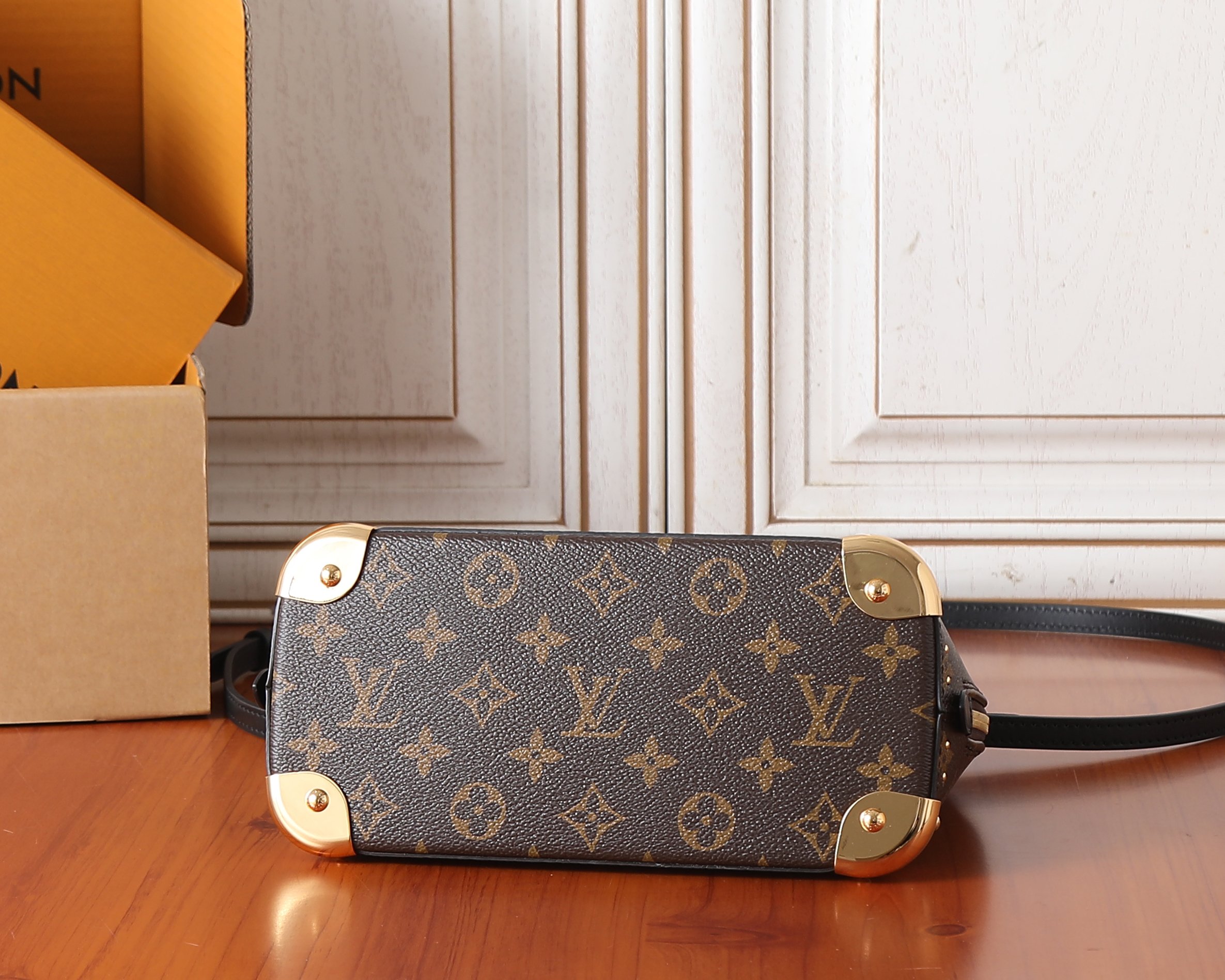 Louis Vuitton Alma BB Monogram Canvas Crossbody Bag - Image 7