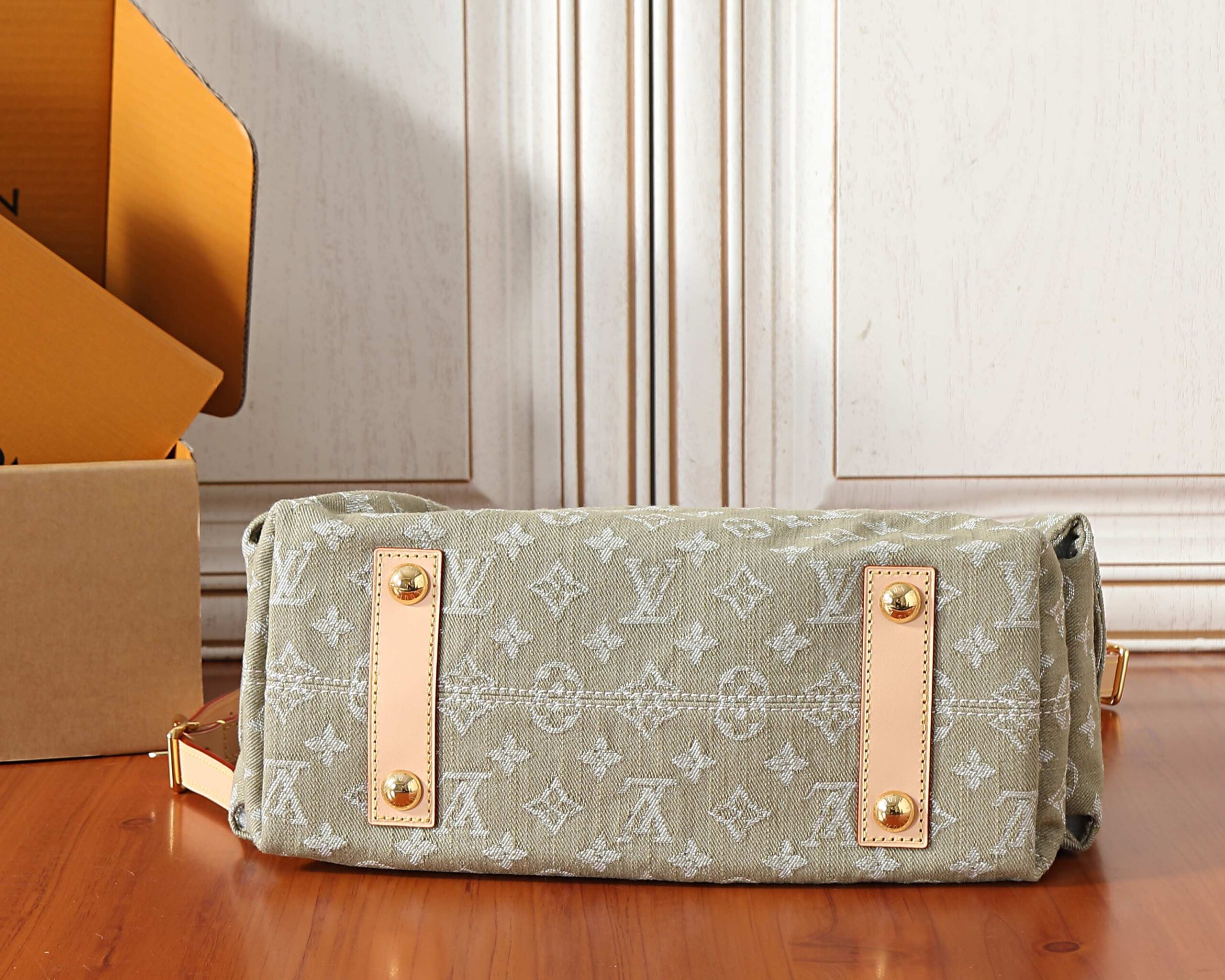 Louis Vuitton Carryall Cargo Small Handbag - Image 7