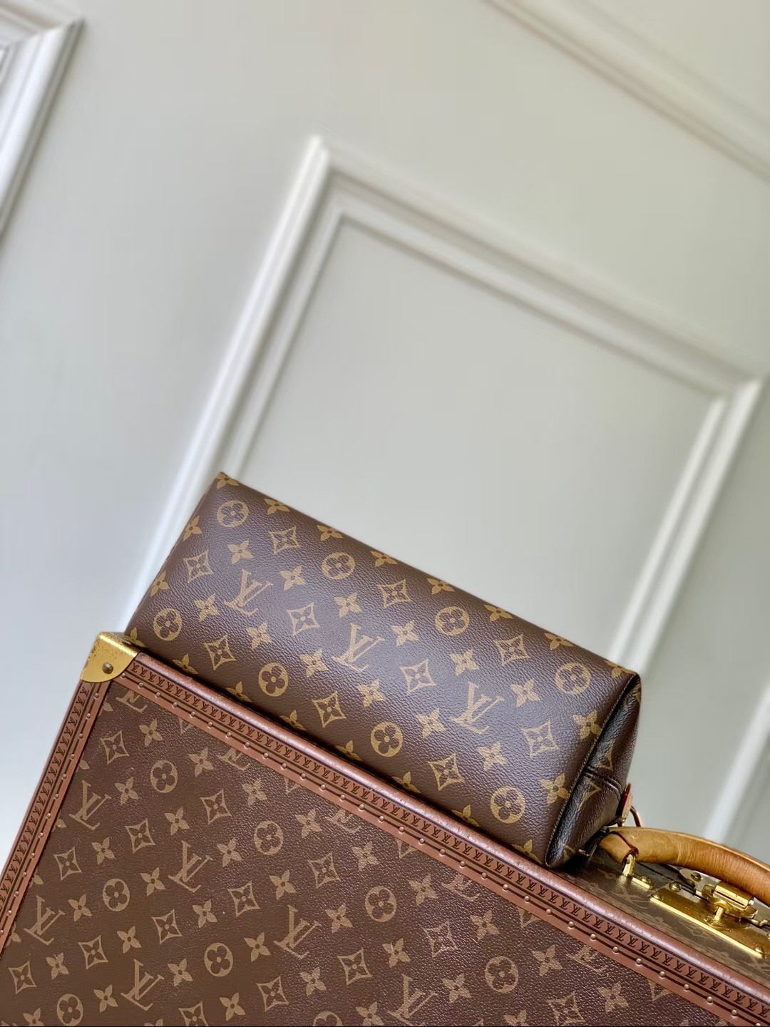 Louis Vuitton Ever More PM Monogram Canvas Handbag - Image 7