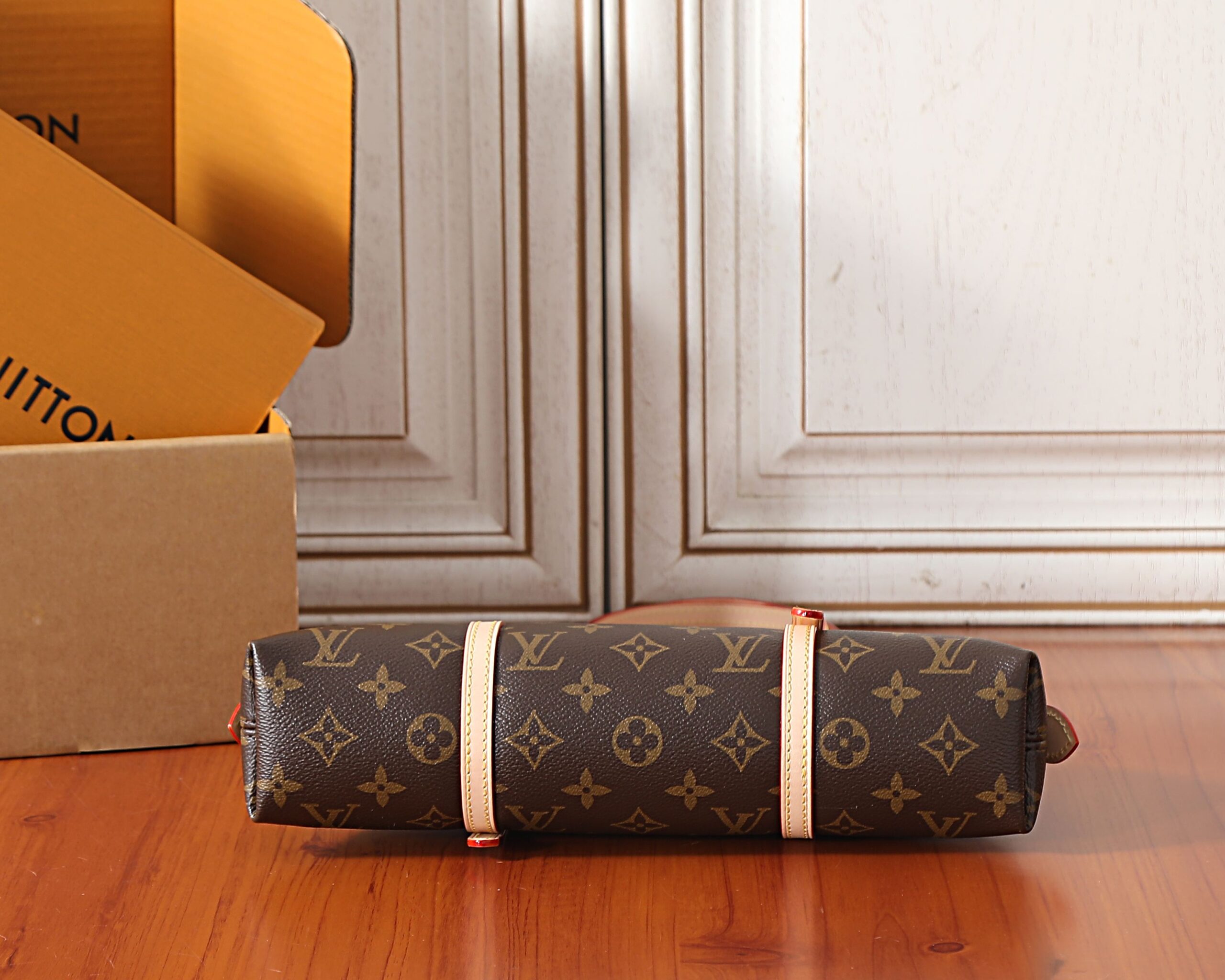 Louis Vuitton Squire East West Monogram Handbag M28953 - Image 7