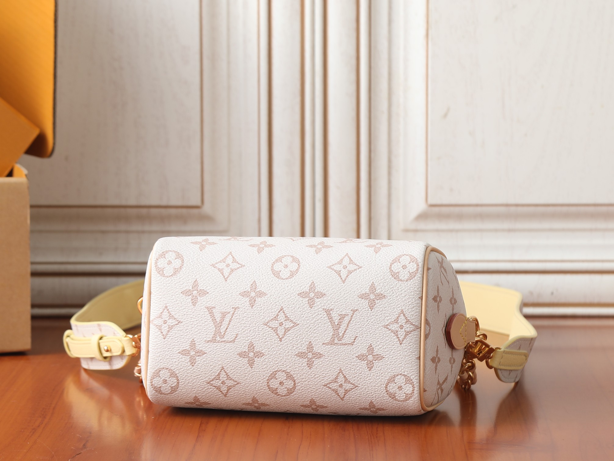 Louis Vuitton Speedy 18 Handbag - Image 7