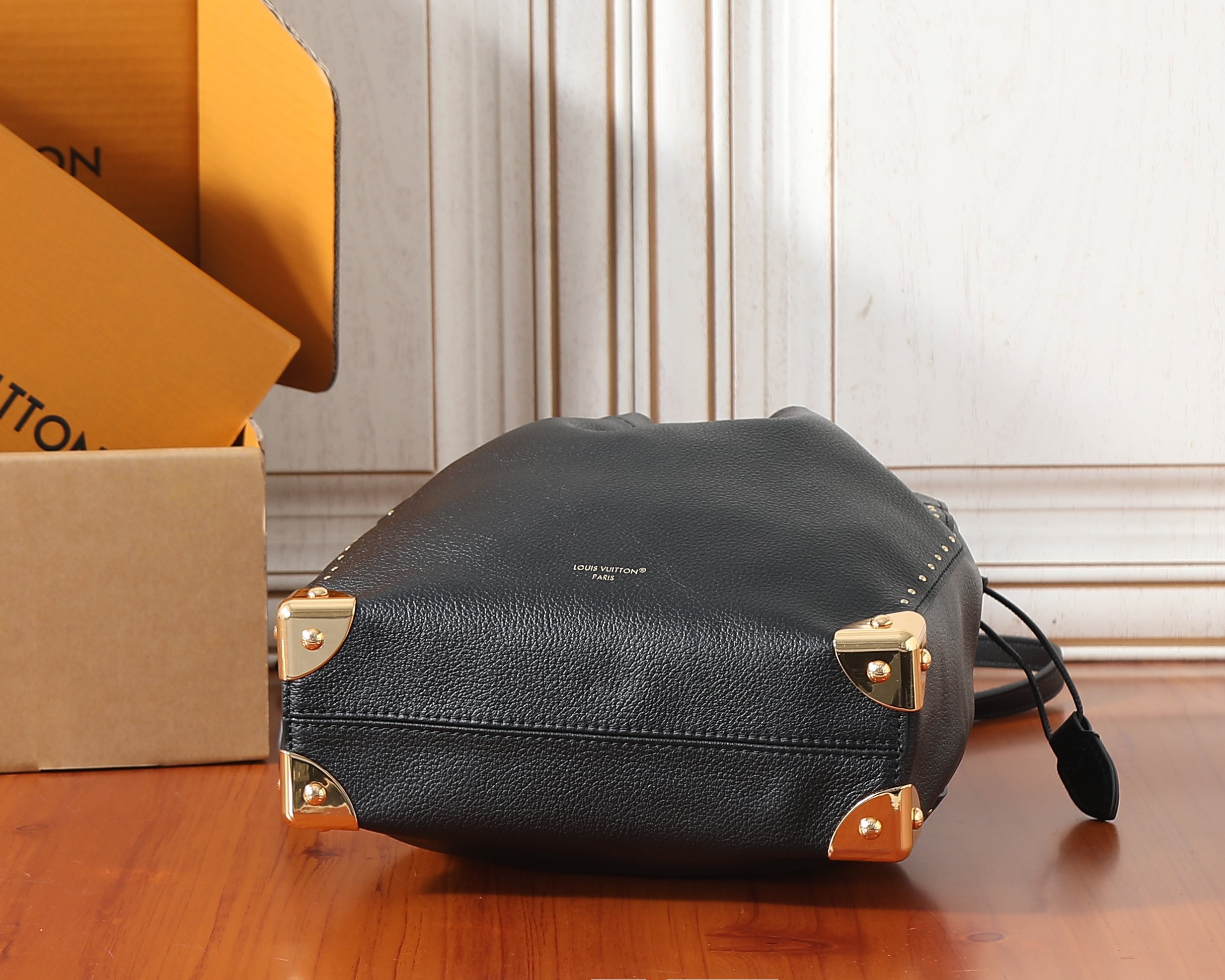 Louis Vuitton Noe Trunk Bucket Bag - Image 7