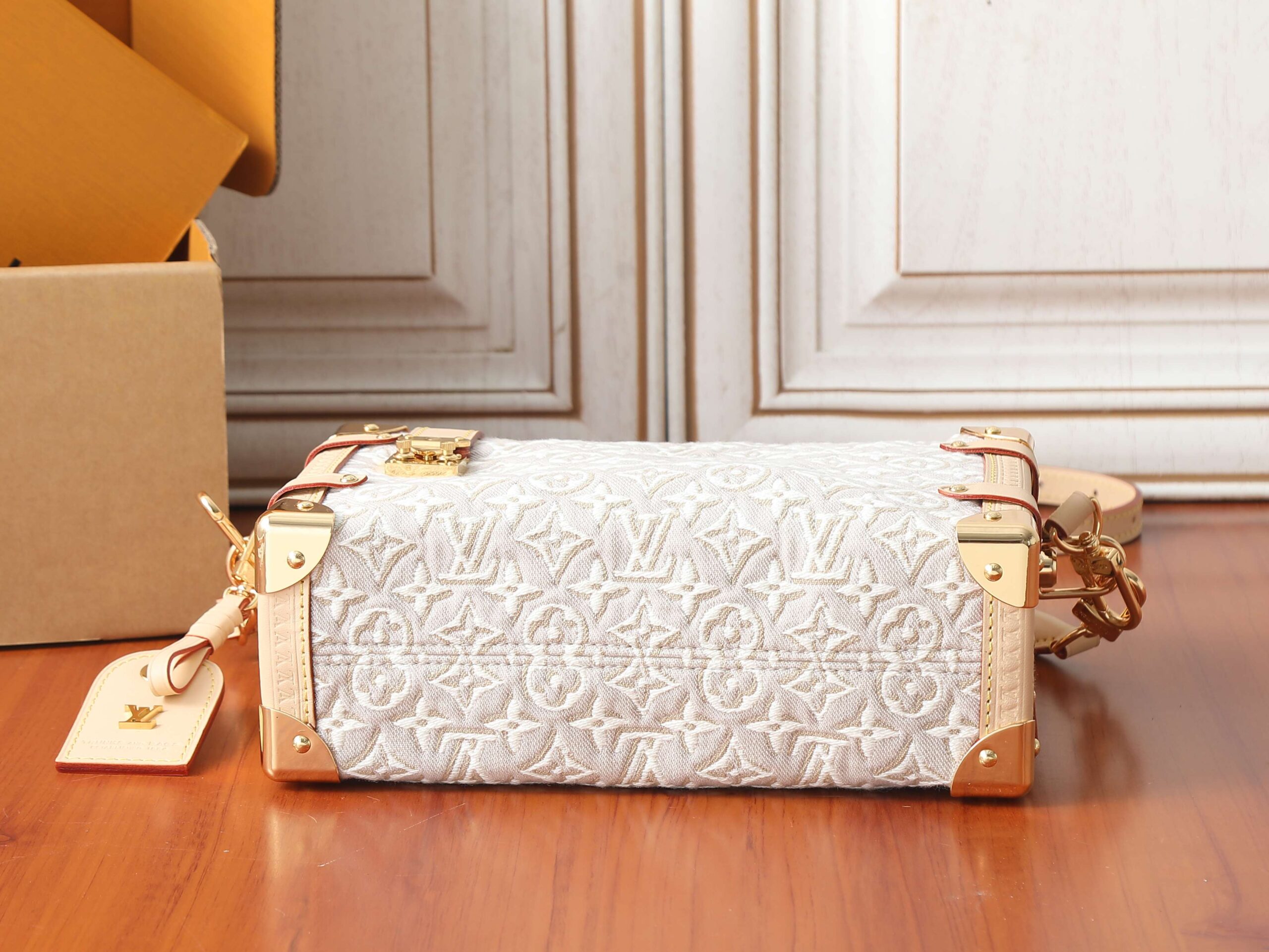 Louis Vuitton Side Trunk Medium Handbag with Monogram Emblème - Image 7
