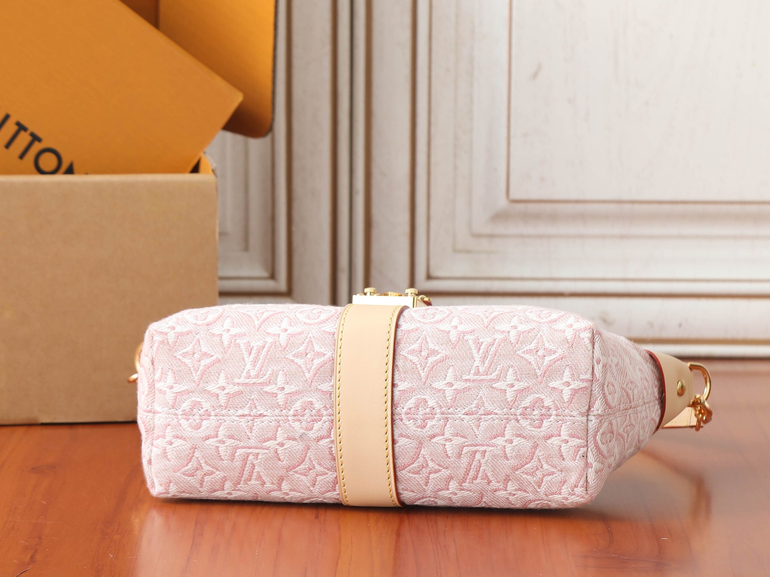 Louis Vuitton Pochette Mia Handbag - Image 7