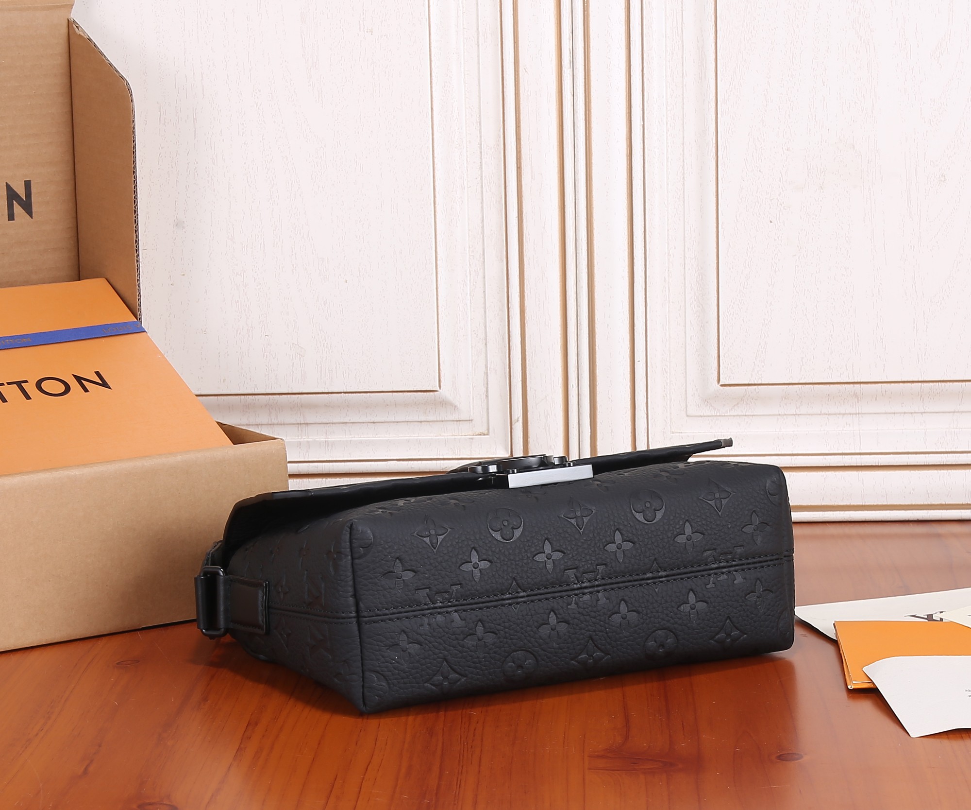 Louis Vuitton S-Cape Messenger Bag M23741 - Image 7
