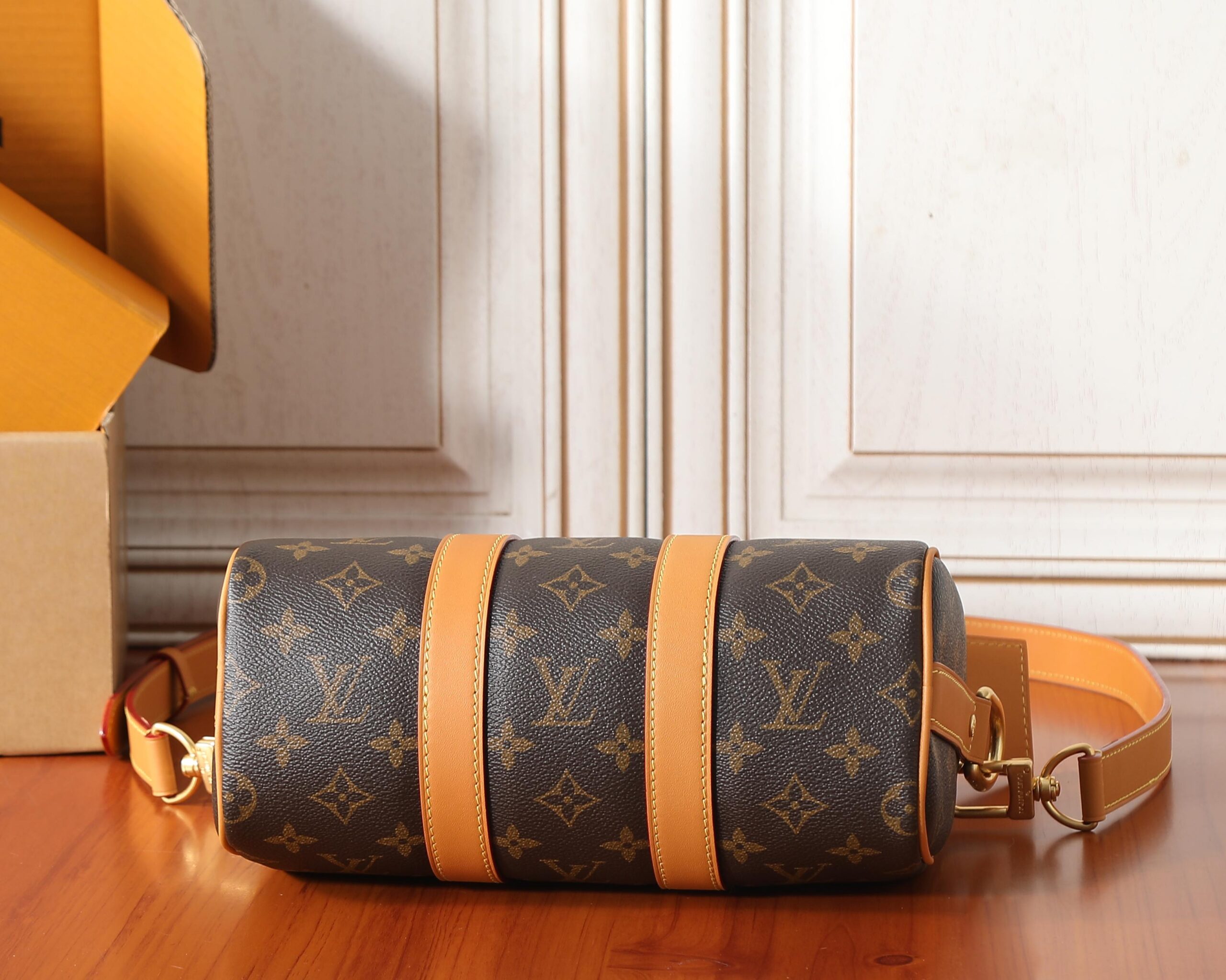 Louis Vuitton Keepall Bandoulière 25 Travel Bag - Image 7