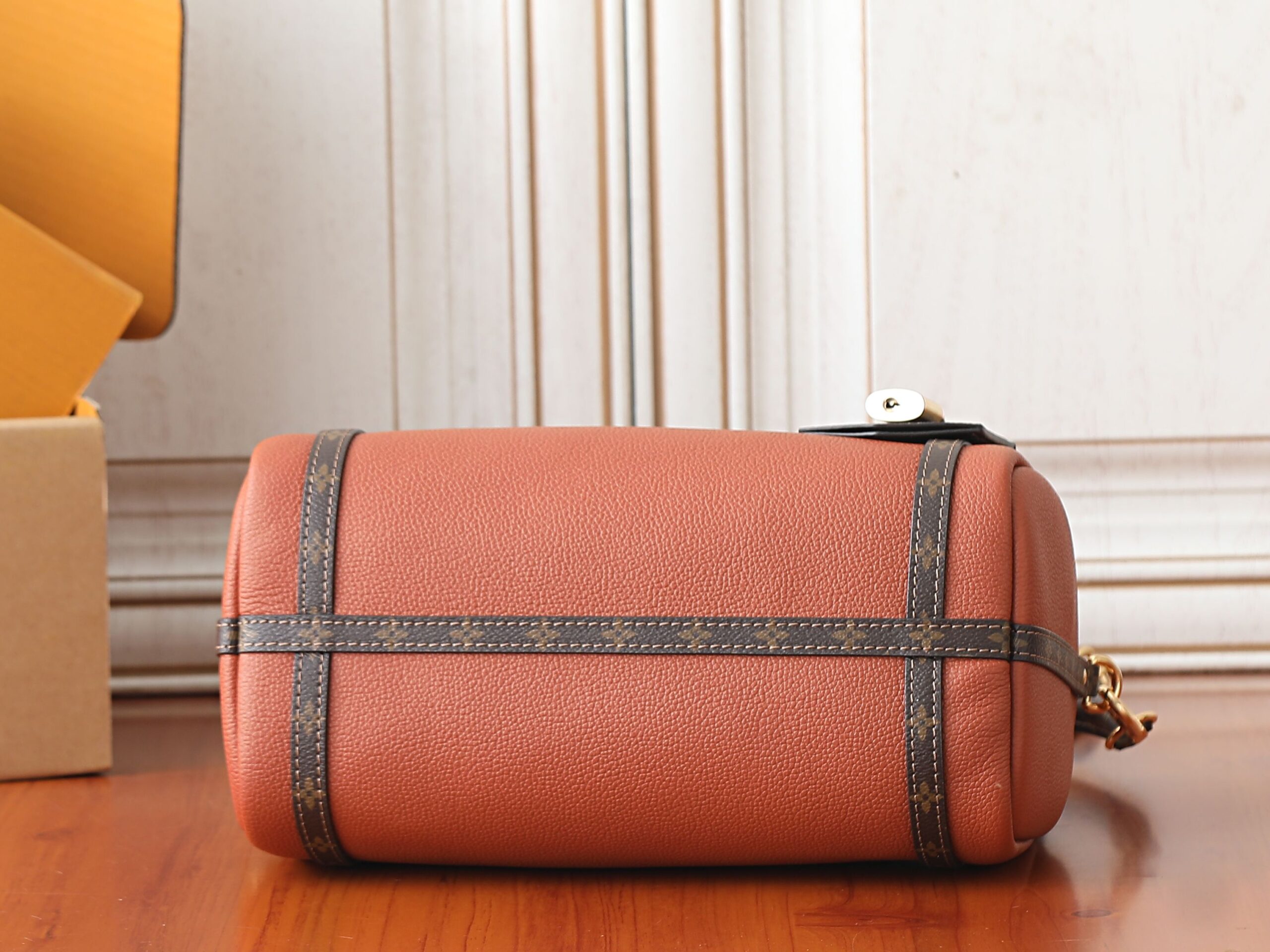Louis Vuitton Express Small Handbag - Image 7
