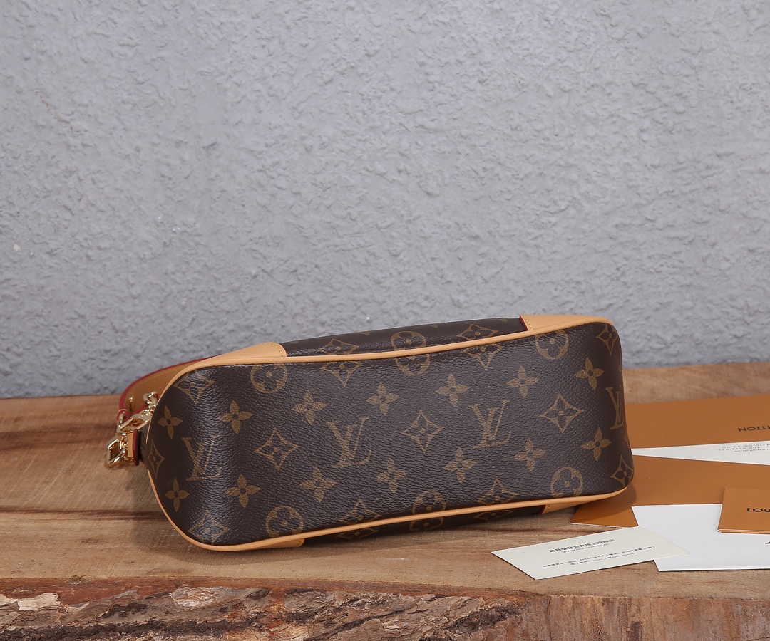 Louis Vuitton Boulogne M45832 Monogram Canvas Crossbody Bag - Image 7