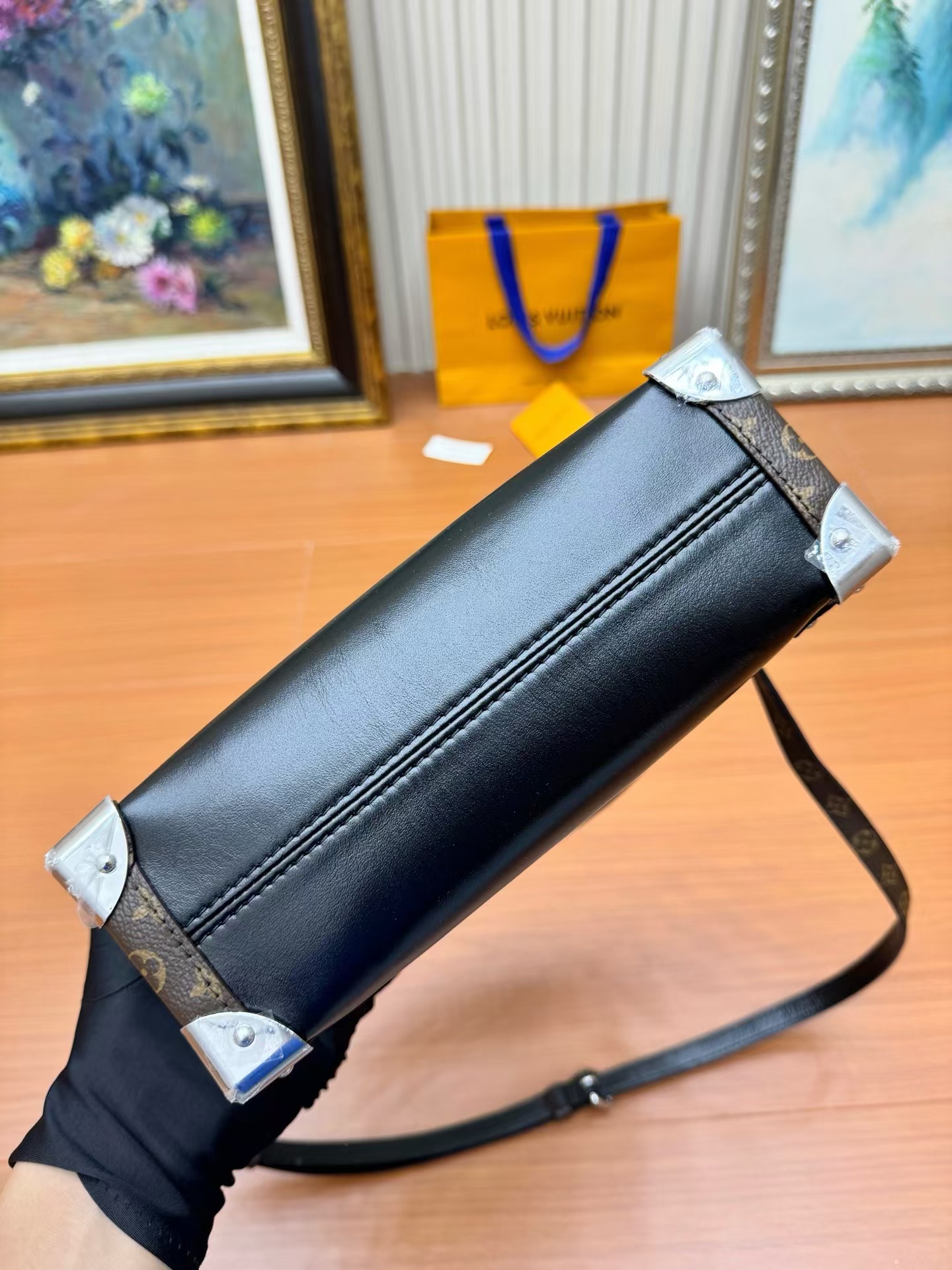 Louis Vuitton Side Trunk Vibe Handbag - Image 7