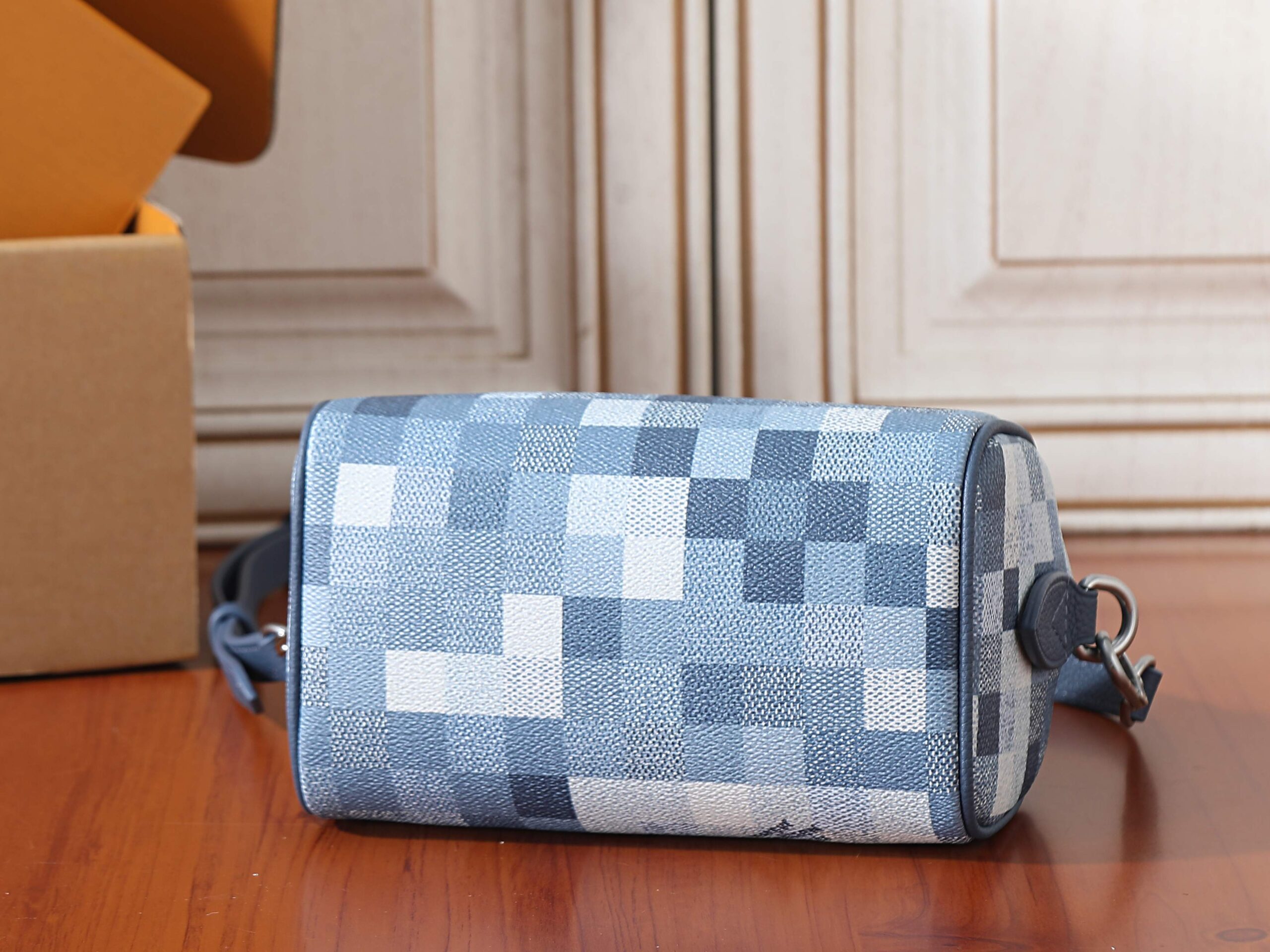 Speedy Bandoulière 18 Handbag in Damoflage Coated Canvas - Image 7