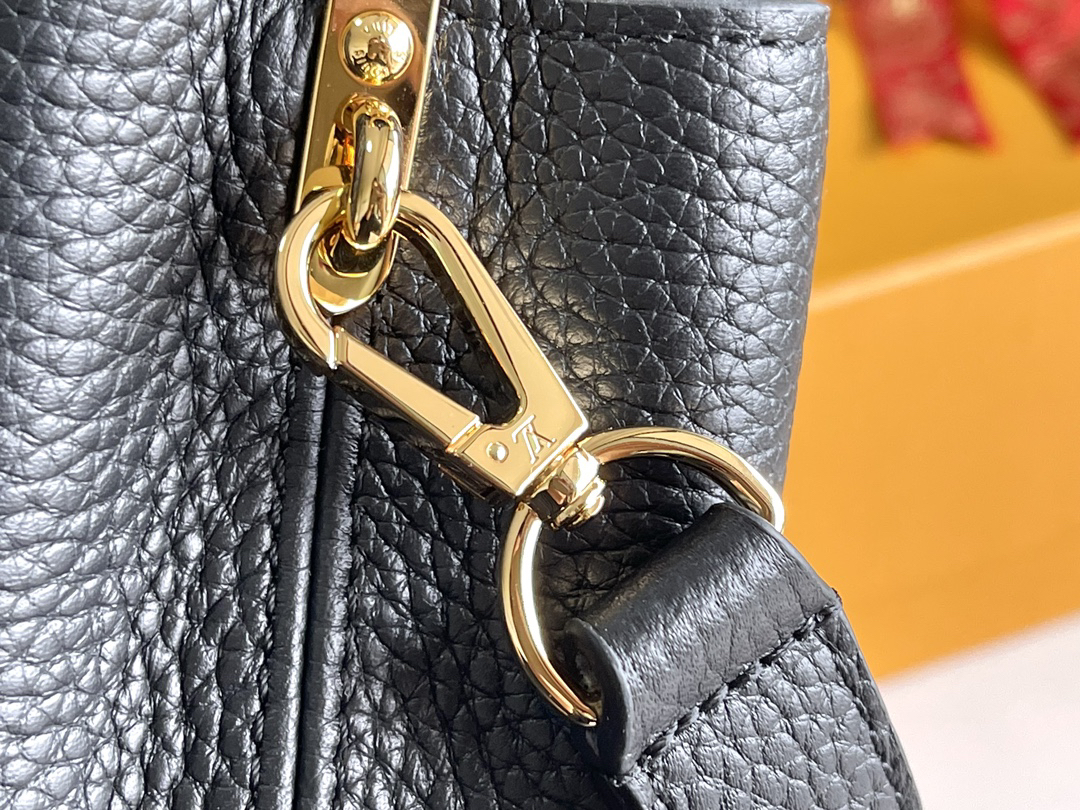Louis Vuitton Capucines BB Handbag in White Leather with Gold-Tone Flower Crown Detail - Image 7