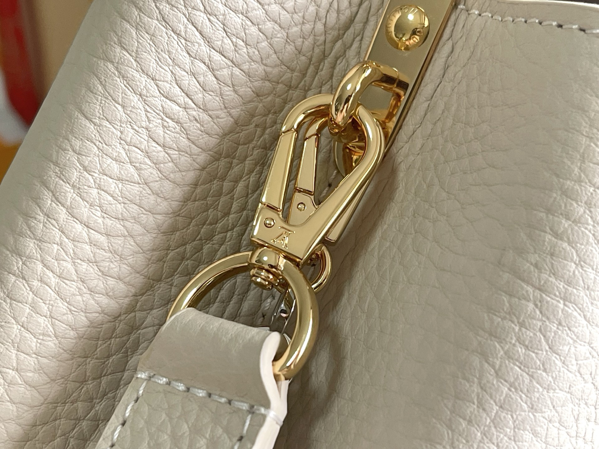 Louis Vuitton Capucines BB Handbag in Ivory Calfskin - Image 7