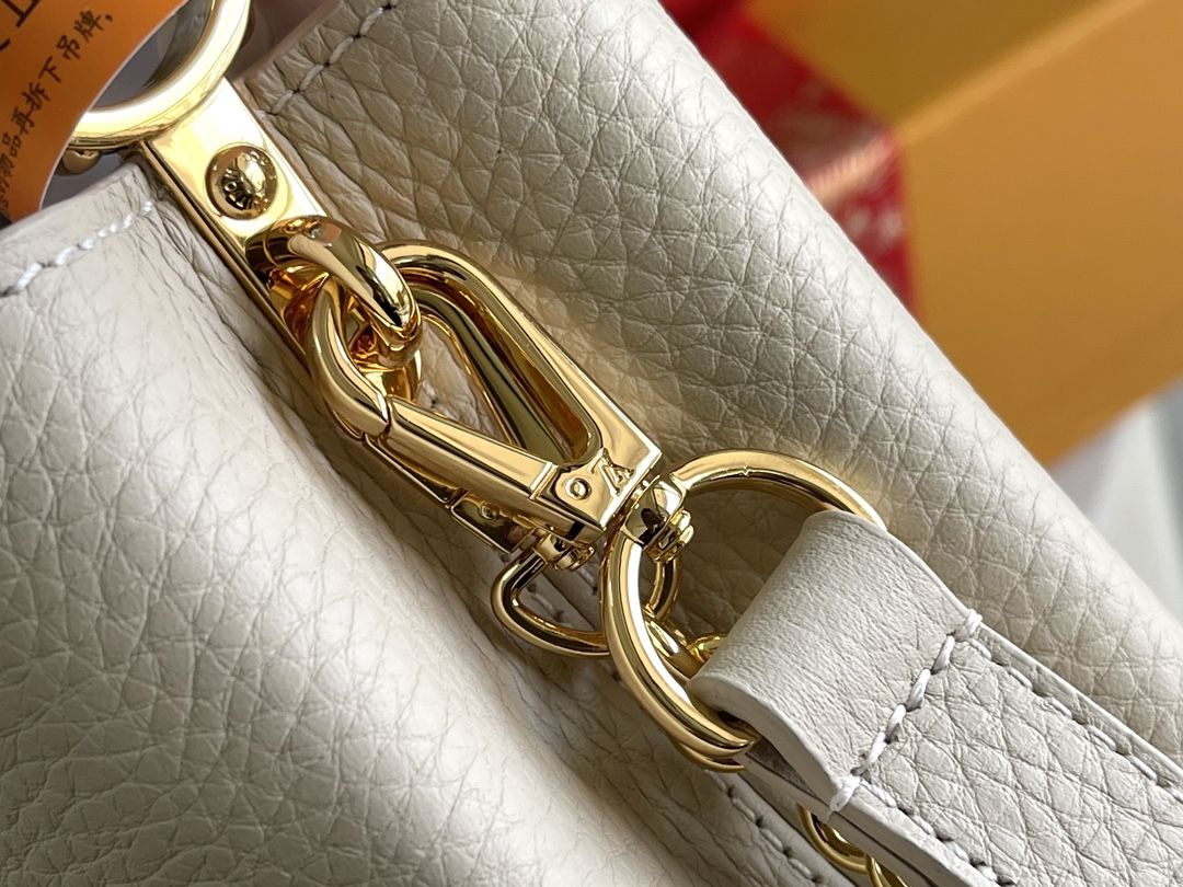 Louis Vuitton Capucines Mini Handbag in Taurillon Leather - Image 7