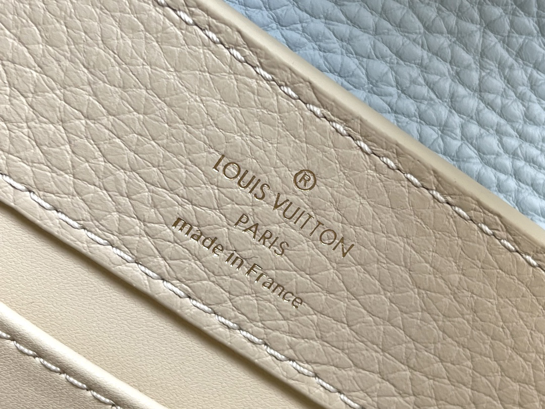 Louis Vuitton Capucines Mini Handbag in Taurillon Leather - Image 7