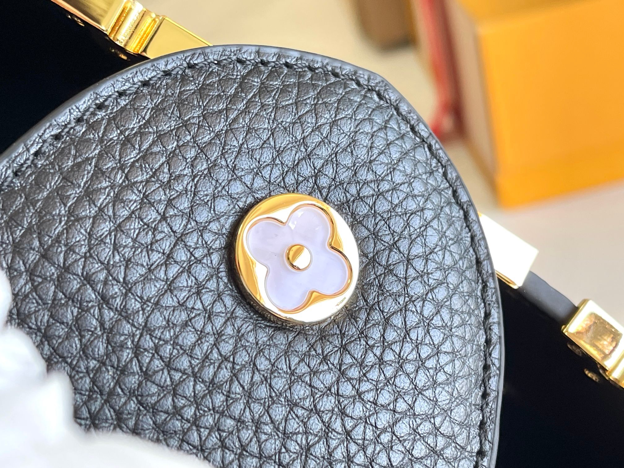 Louis Vuitton Capucines BB Small Handbag in White Leather with Gold-Tone Crown Detail - Image 7