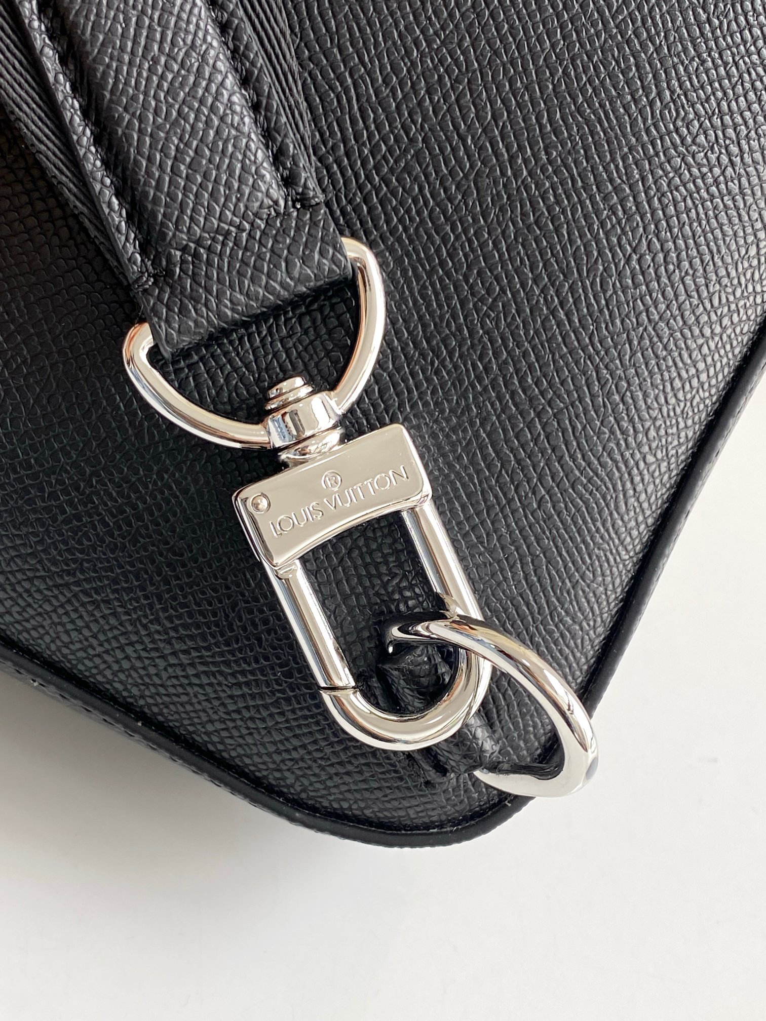 Louis Vuitton Avenue Shoulder Bag in Damier Graphite Canvas - Image 7