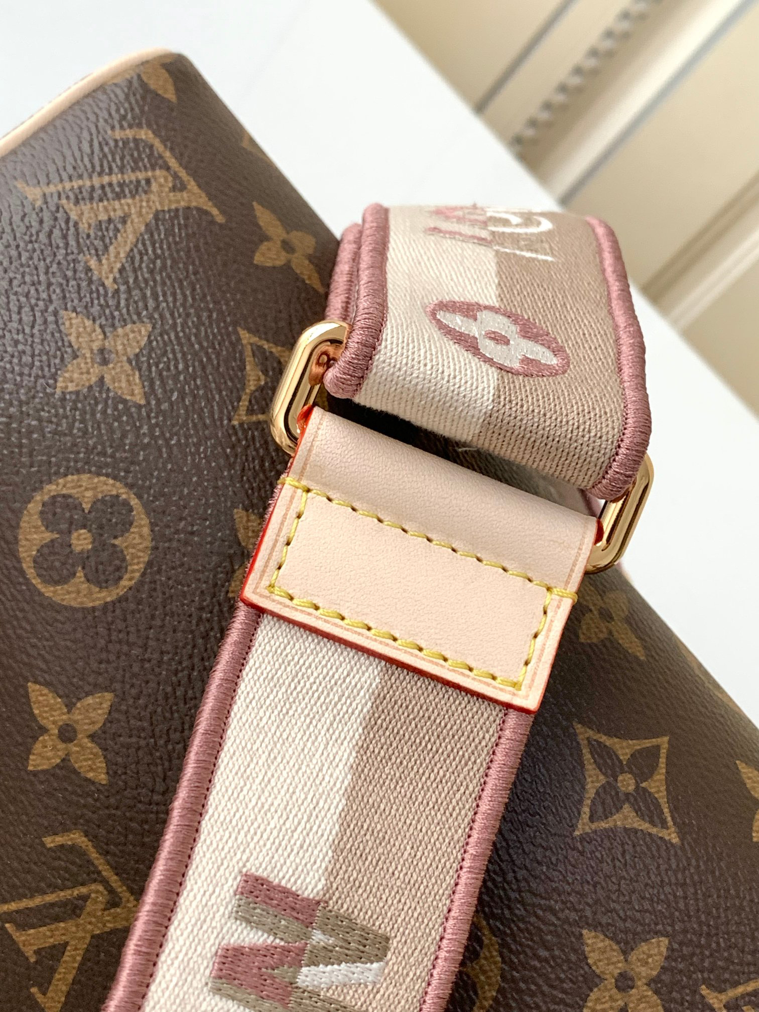 Louis Vuitton Speedy Bandoulière 20 Monogram Crossbody Bag - Image 7