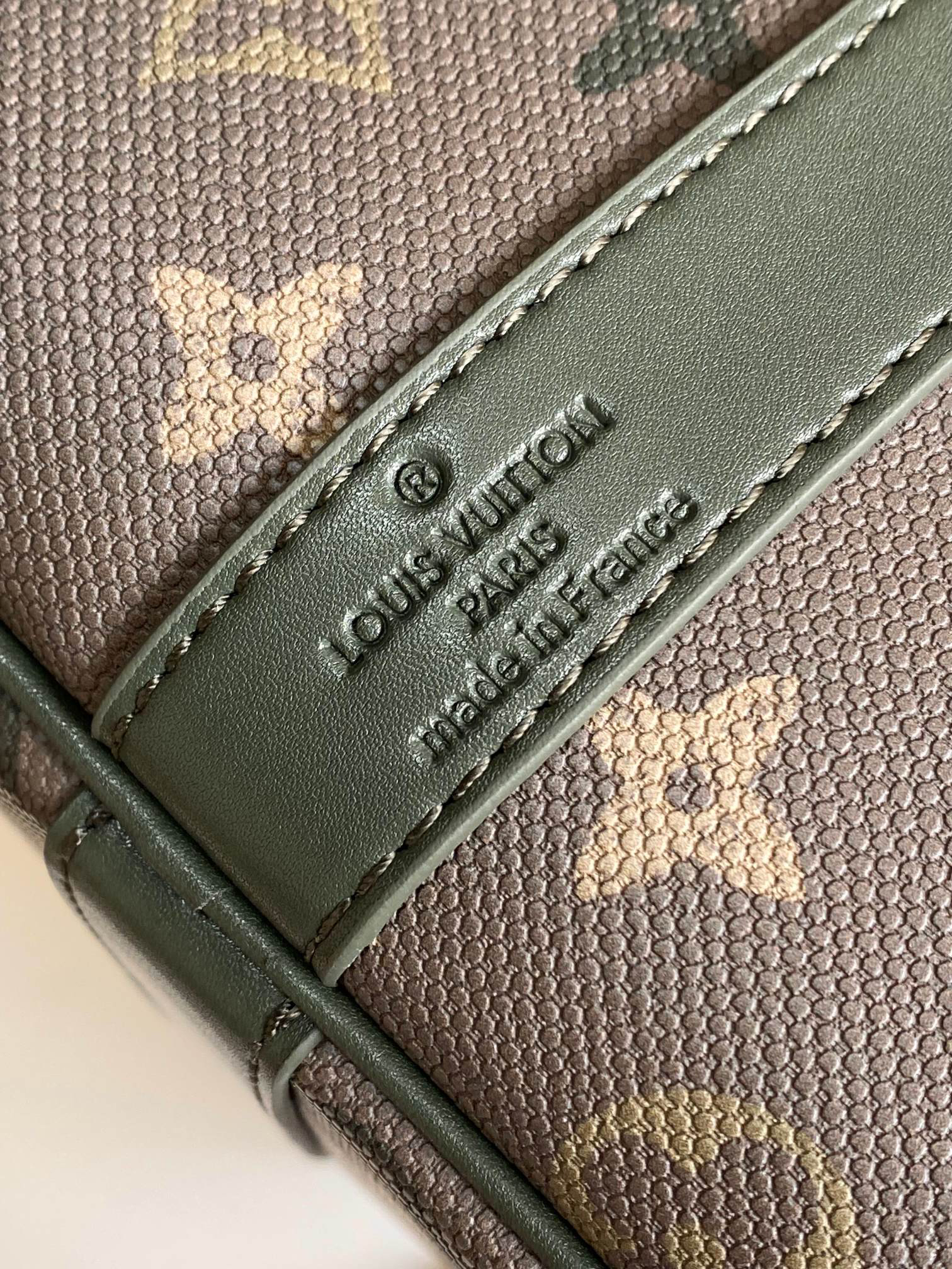 Louis Vuitton Keepall 50 Travel Bag in Monogram Canvas - Image 7