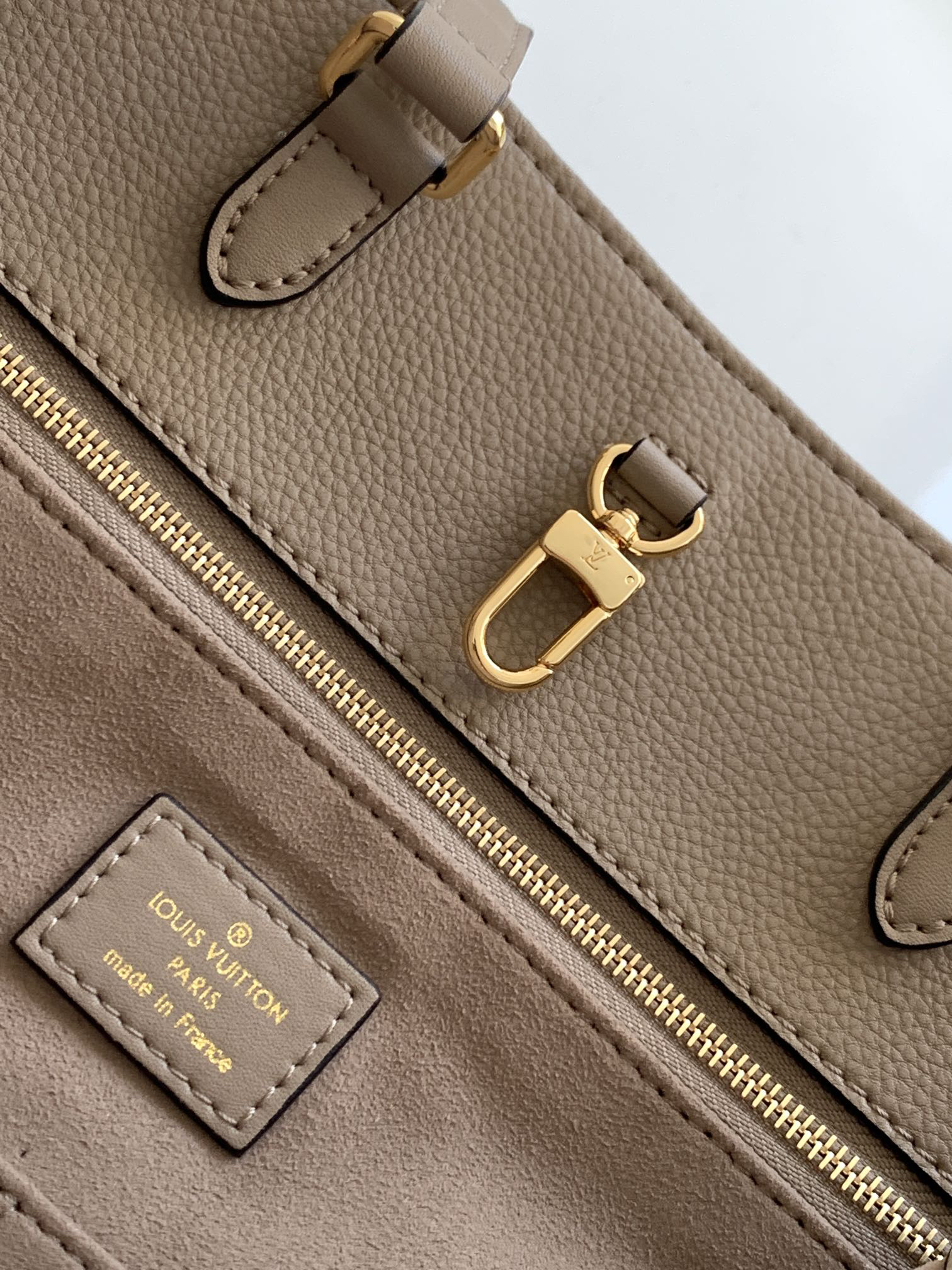 Louis Vuitton Onthego Small Tote Bag M45607 - Image 7