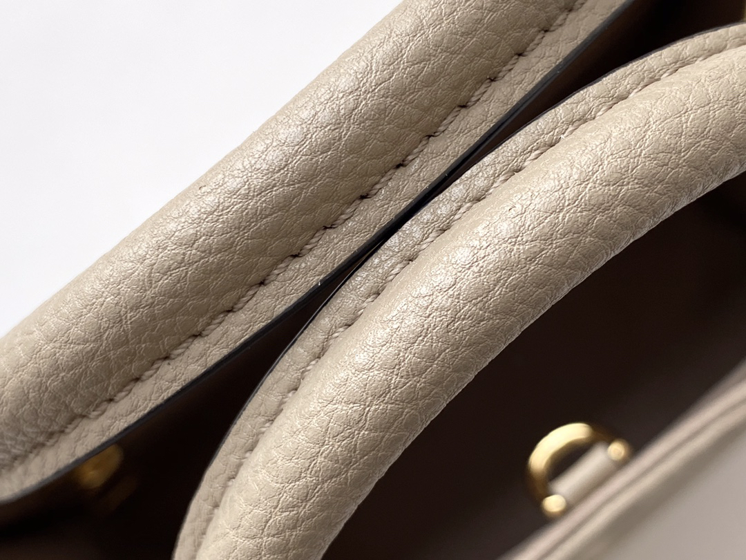 Louis Vuitton Onthego Small Tote Bag - Image 7