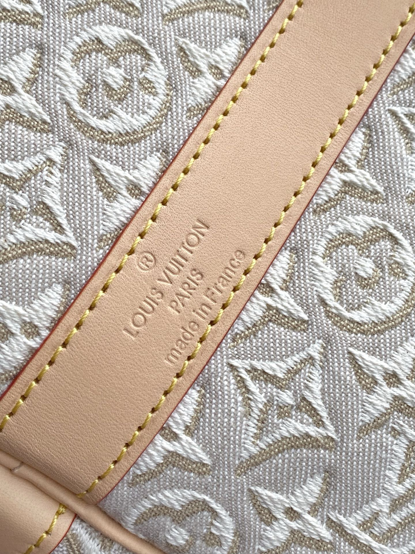Louis Vuitton Keepall Bandoulière 45 Travel Bag in Monogram Emblème Canvas - Image 7