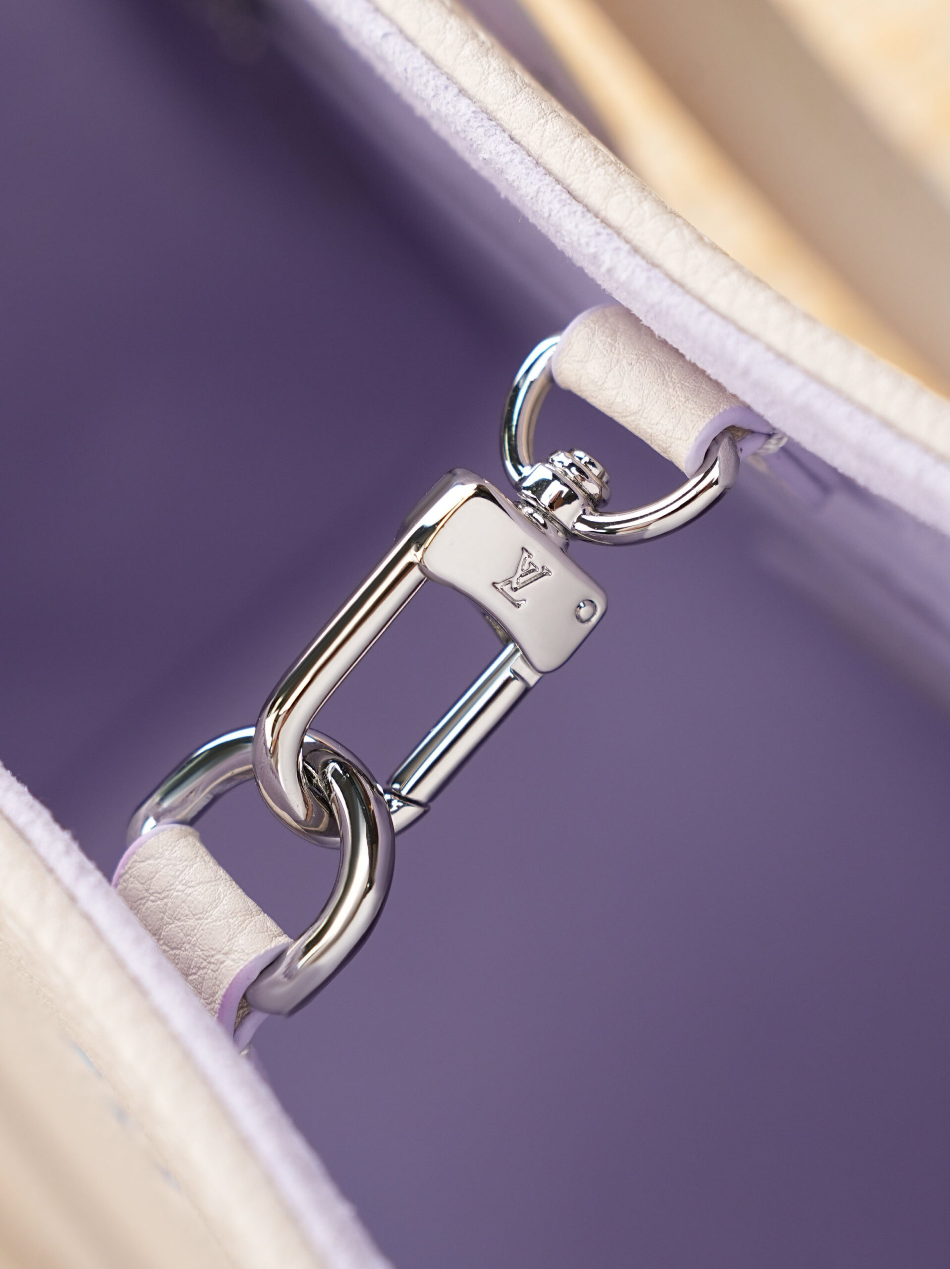 Louis Vuitton OnTheGo Small Tote Bag in White and Purple Monogram Empreinte Leather - Image 7