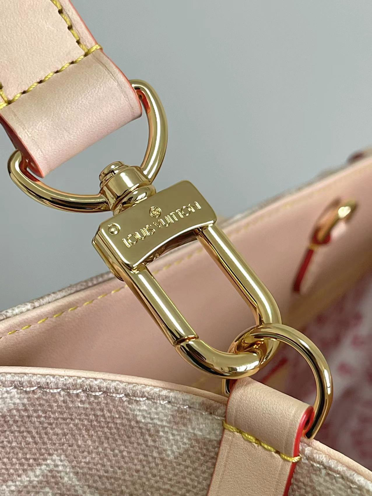 Louis Vuitton Onthego MM Handbag - Image 7