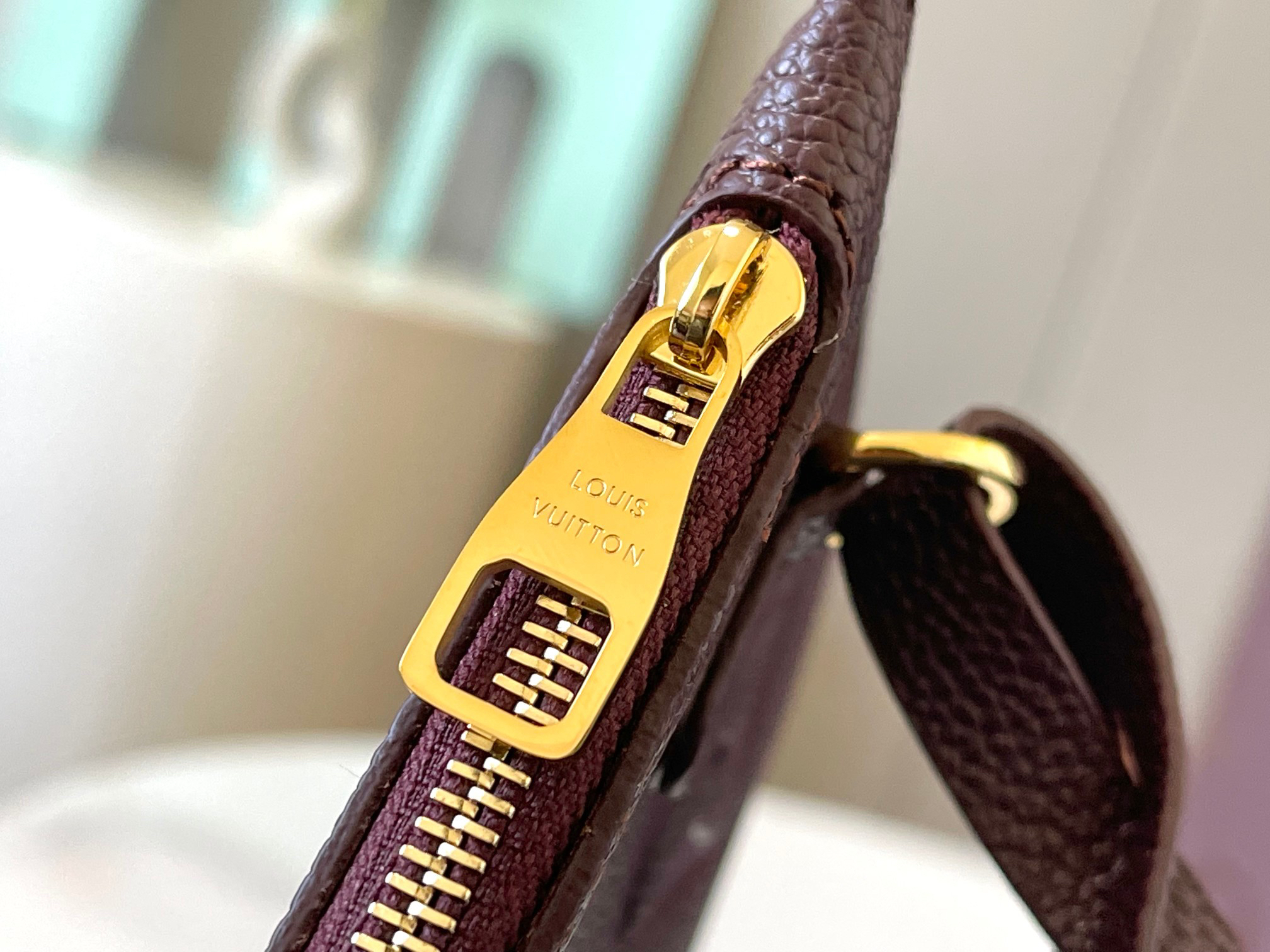 Louis Vuitton Neverfull MM Leather Tote Bag - Image 7
