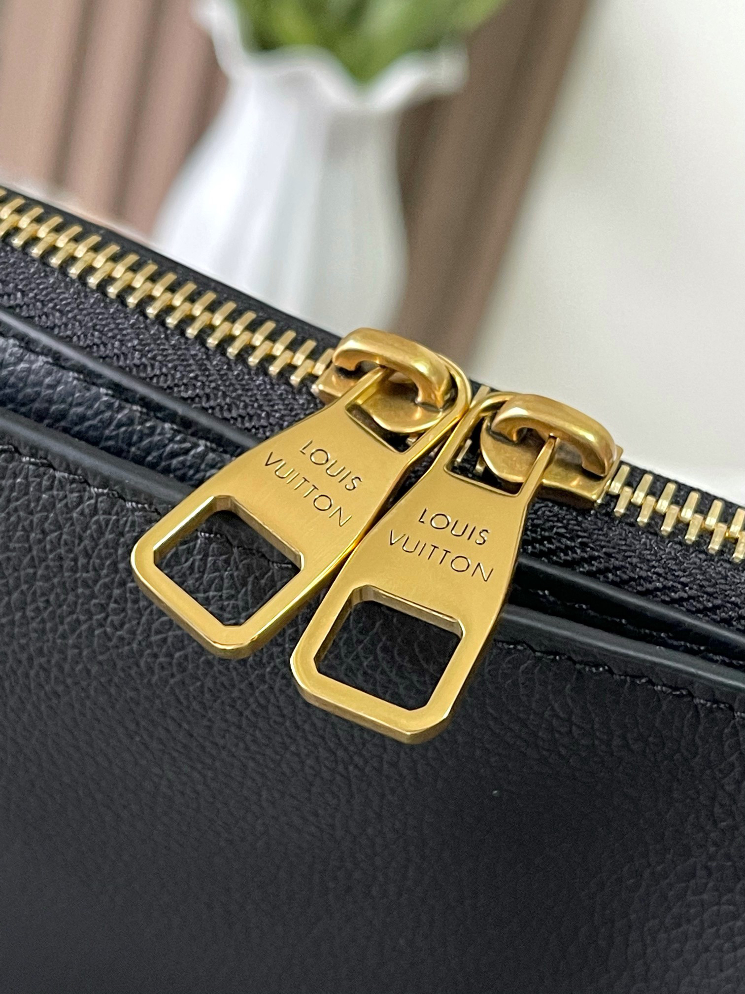 Low Key Double-Layer Leather Handbag M26257/M26688 - Image 7