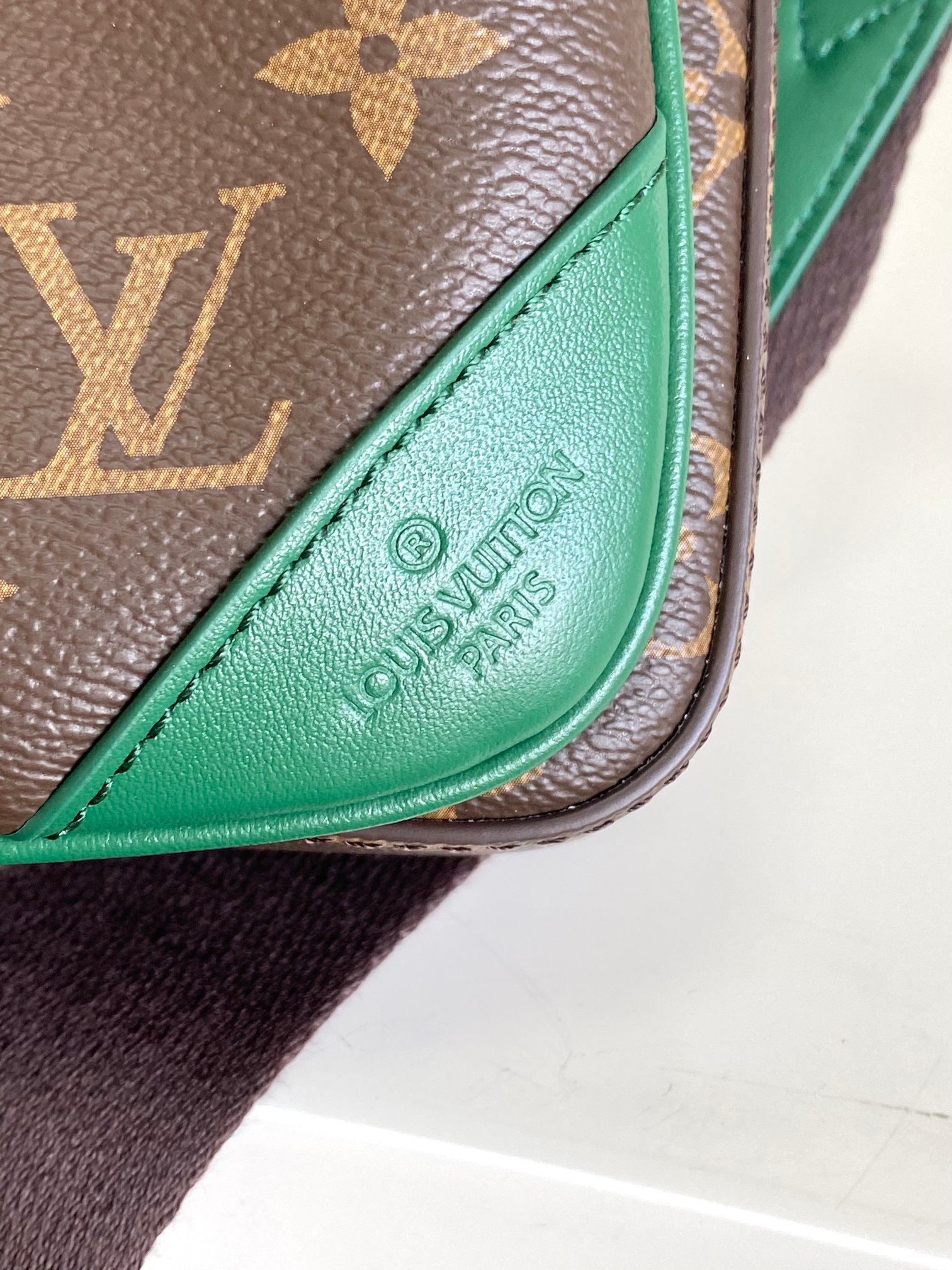 Louis Vuitton Trio Messenger Bag Set in Monogram Eclipse Reverse Canvas - Image 7