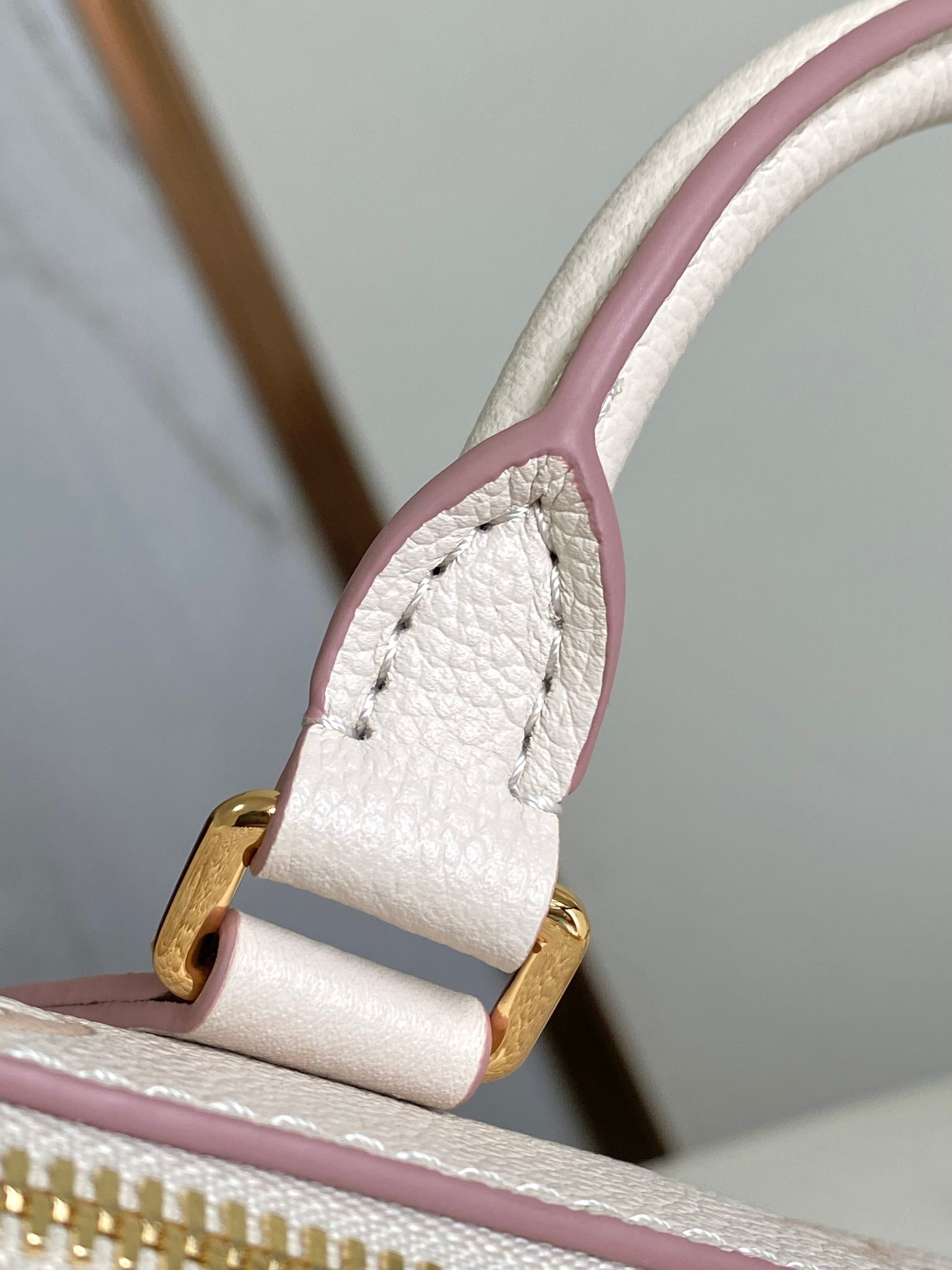 Louis Vuitton Speedy Bandoulière 20 Handbag in Beige Monogram Empreinte Leather - Image 7
