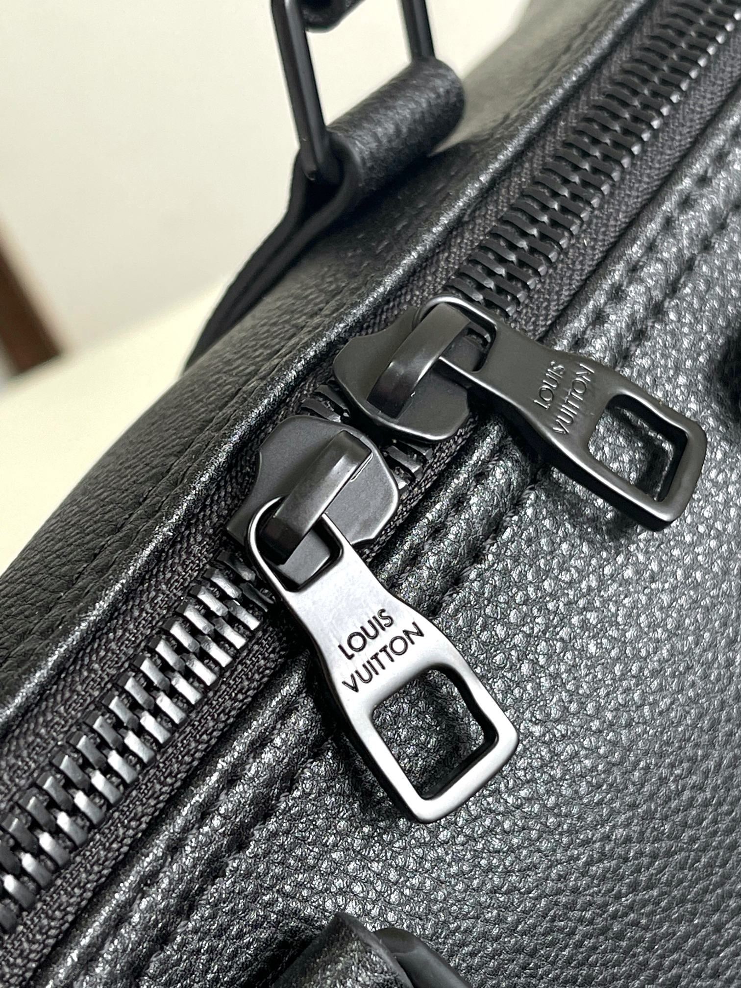 Louis Vuitton Keepall Bandoulière 35 Travel Bag - Image 7