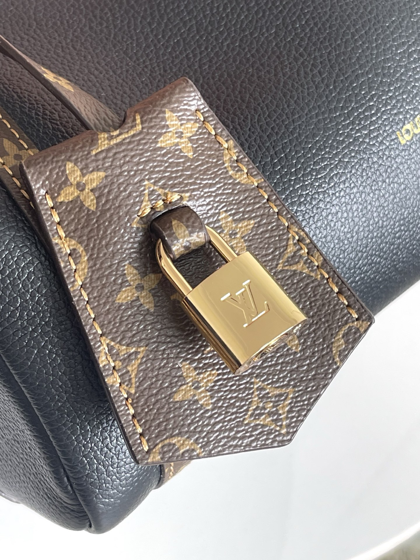 Louis Vuitton Express Small Shoulder Bag - Image 7