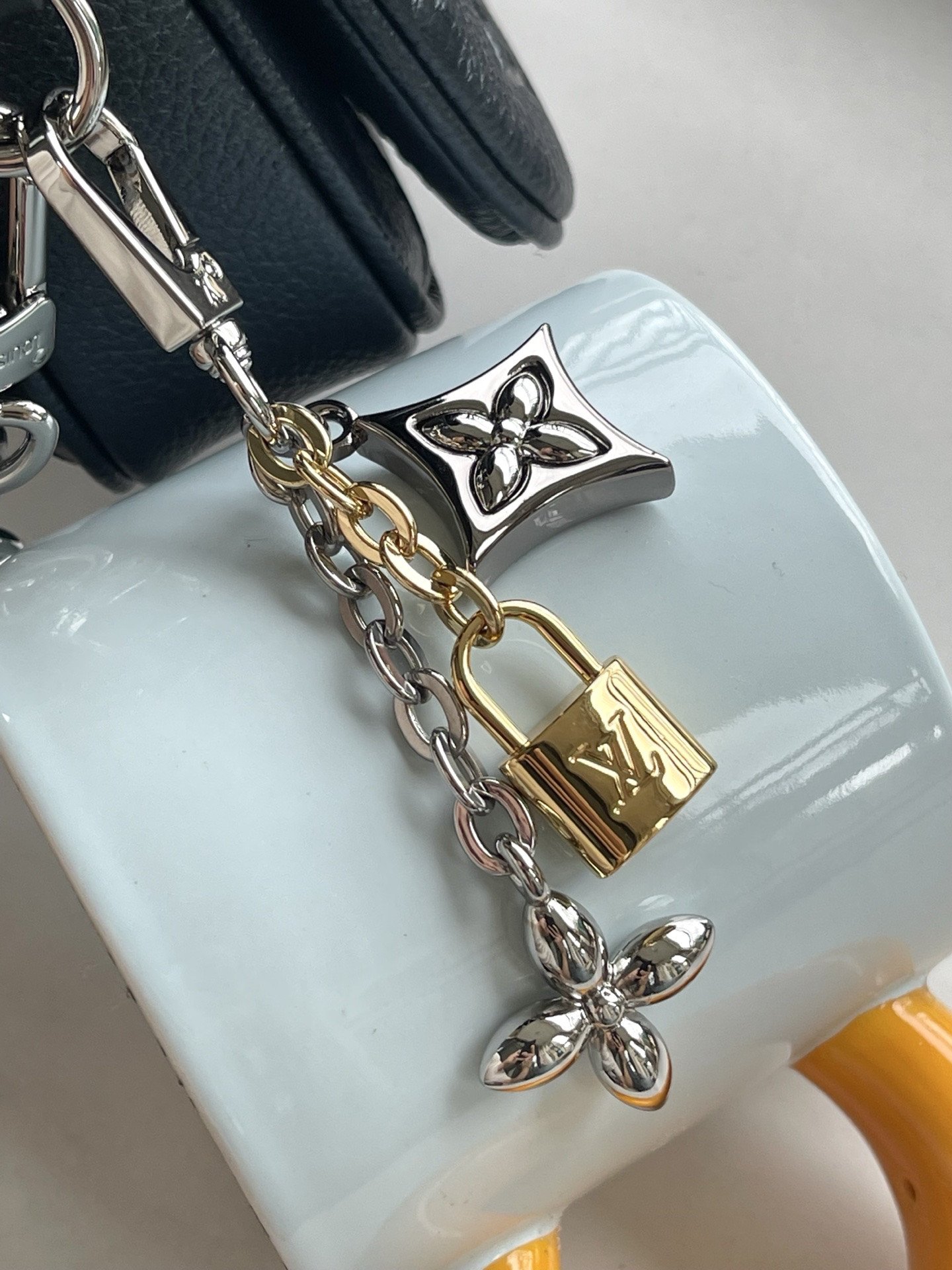 Louis Vuitton Pochette Metis East West Crossbody Bag - Image 7