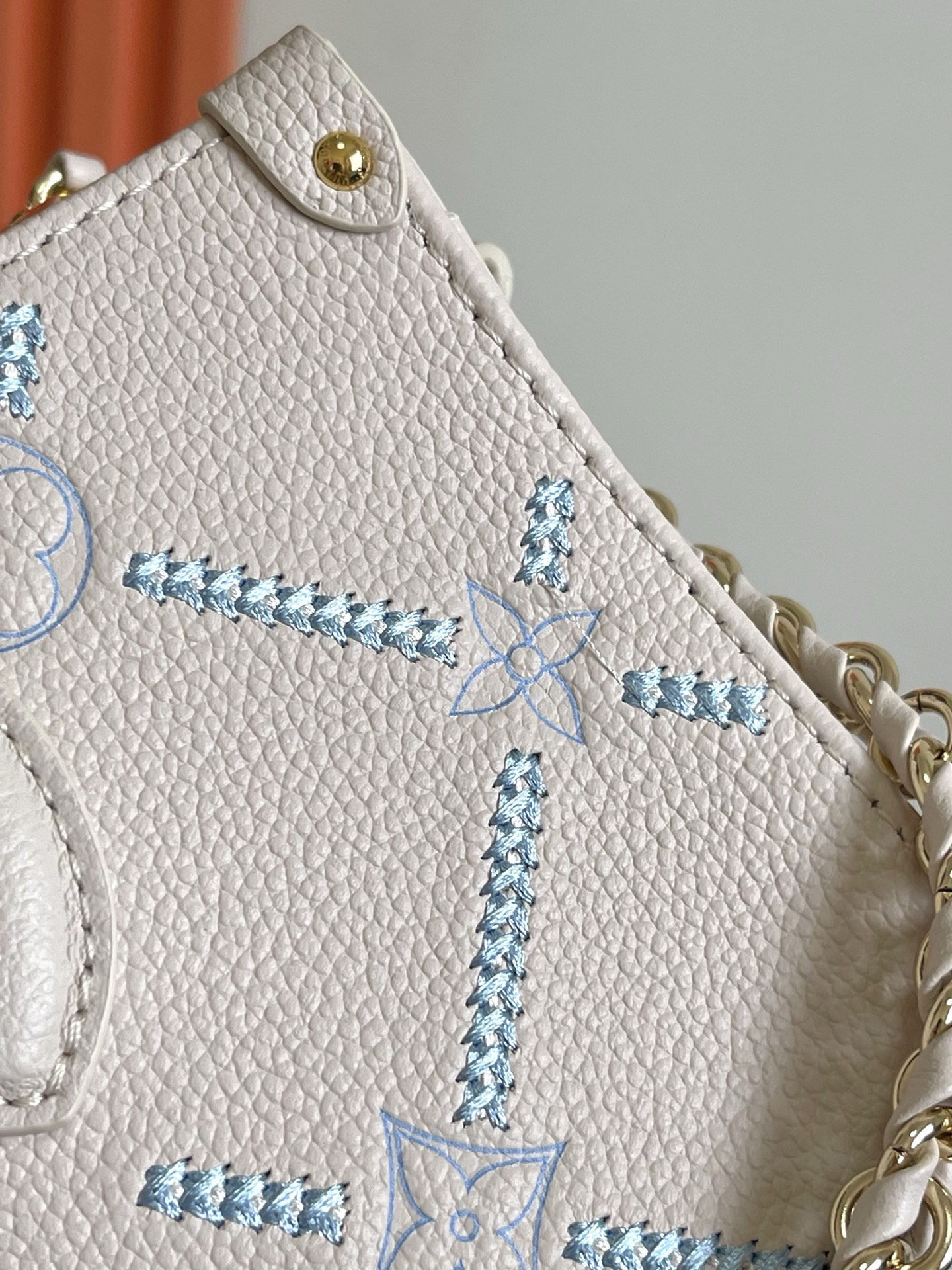Louis Vuitton OnTheGo East West Handbag M29487 in Monogram Empreinte Leather - Image 7